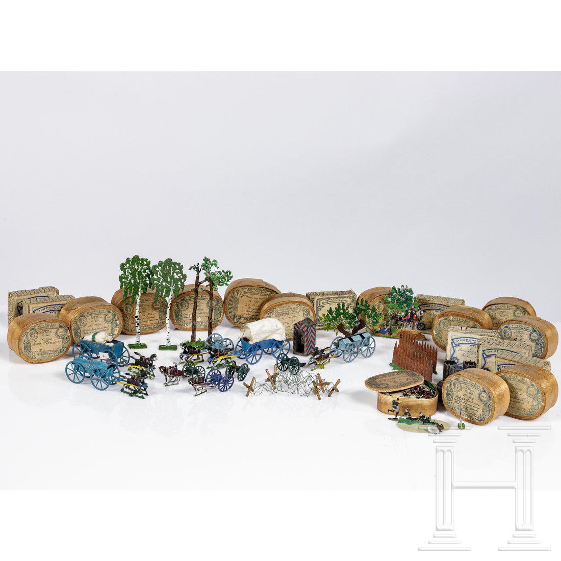 A group of pewter figures with sales box from: 21 SchÃ¤chtelchen mit flachen farbig bemalten Figuren, Ã¼berwiegend mit Darstellungen aus der Kaiserzeit "SÃ¤chsische Husaren" und dem 1. Weltkrieg z.B. "Deutsche Infanterie - Gasmaske - fechten