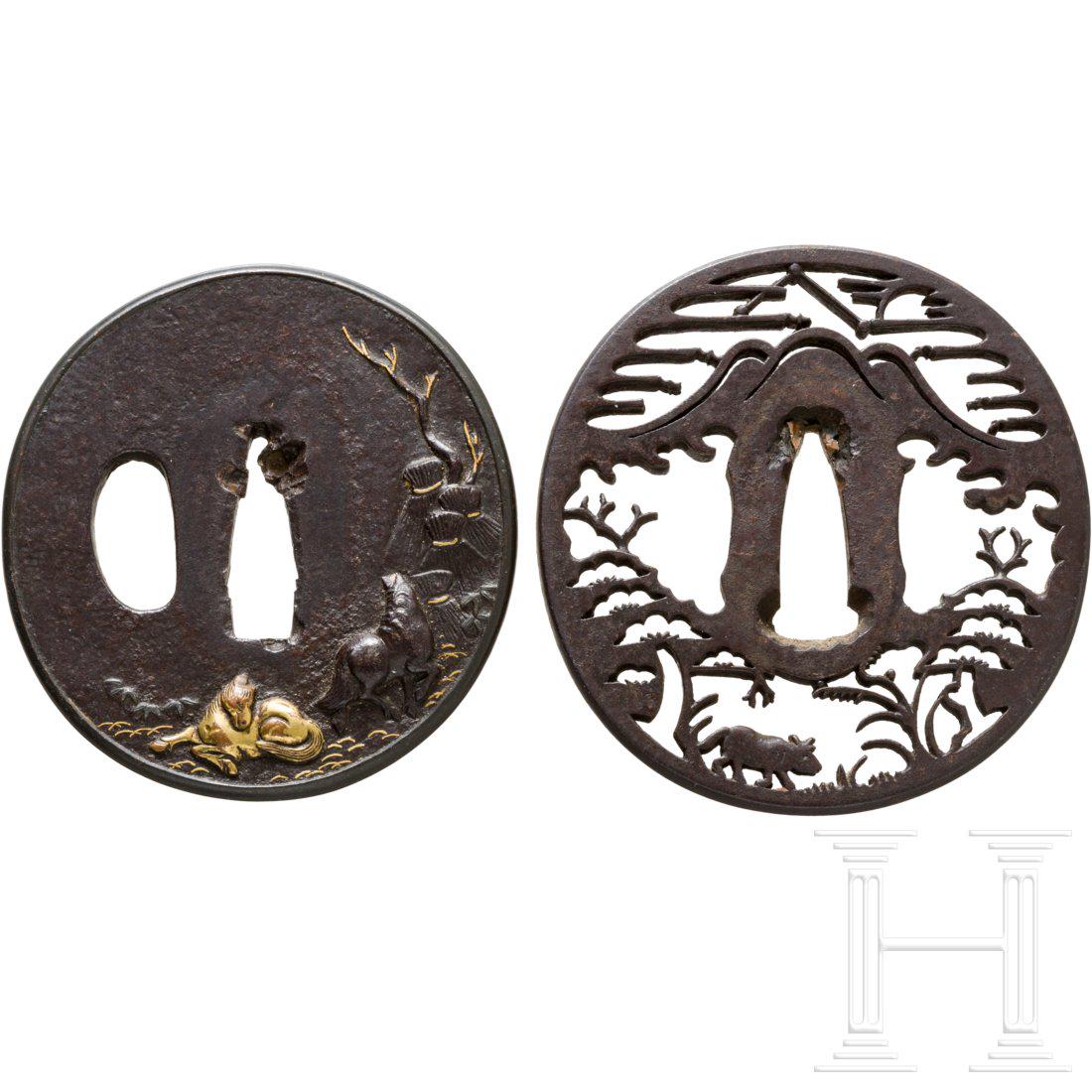 Two Japanese tsuba, 19th century: Two Japanese tsuba, 19th century Zwei eiserne Tsuben. Eine Marugata-Tsuba in Shakudo Fukurin gefasst mit Pferdedarstellungen in Takabori und mit beriebener Vergoldung, rÃ¼ckseitig StrohbÃ¼ndel und