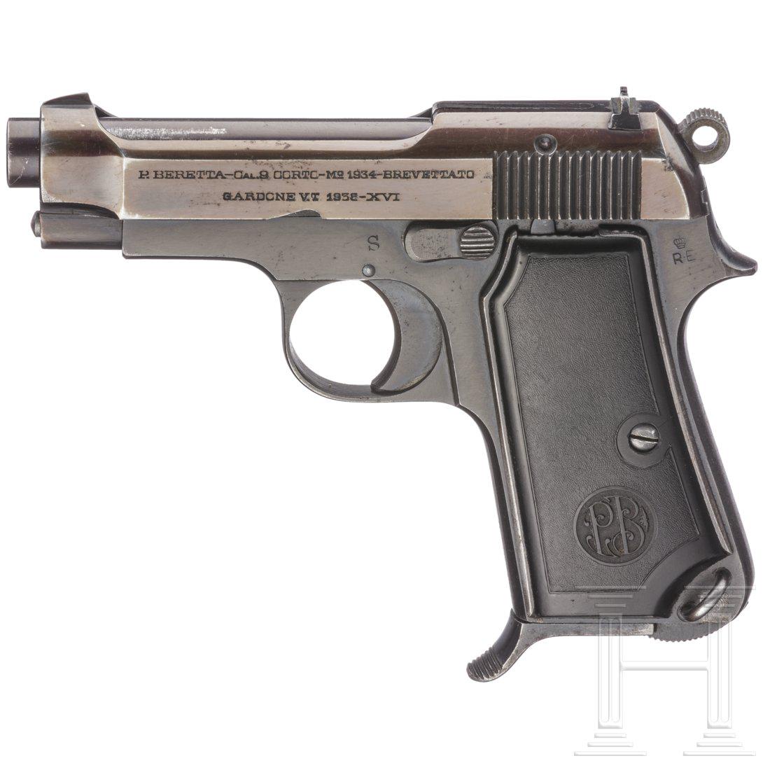 Beretta Mod. 34, with holster: Beretta Mod. 34, with holster Cal. 9 mm Brown. kurz, SN. 691378, nummerngleich. Lauf schwach matt. SiebenschÃ¼ssig. Bescheinigung Ã¼ber Nichtbeschuss. Zweizeilige Standardbeschriftung von 1938. Ab