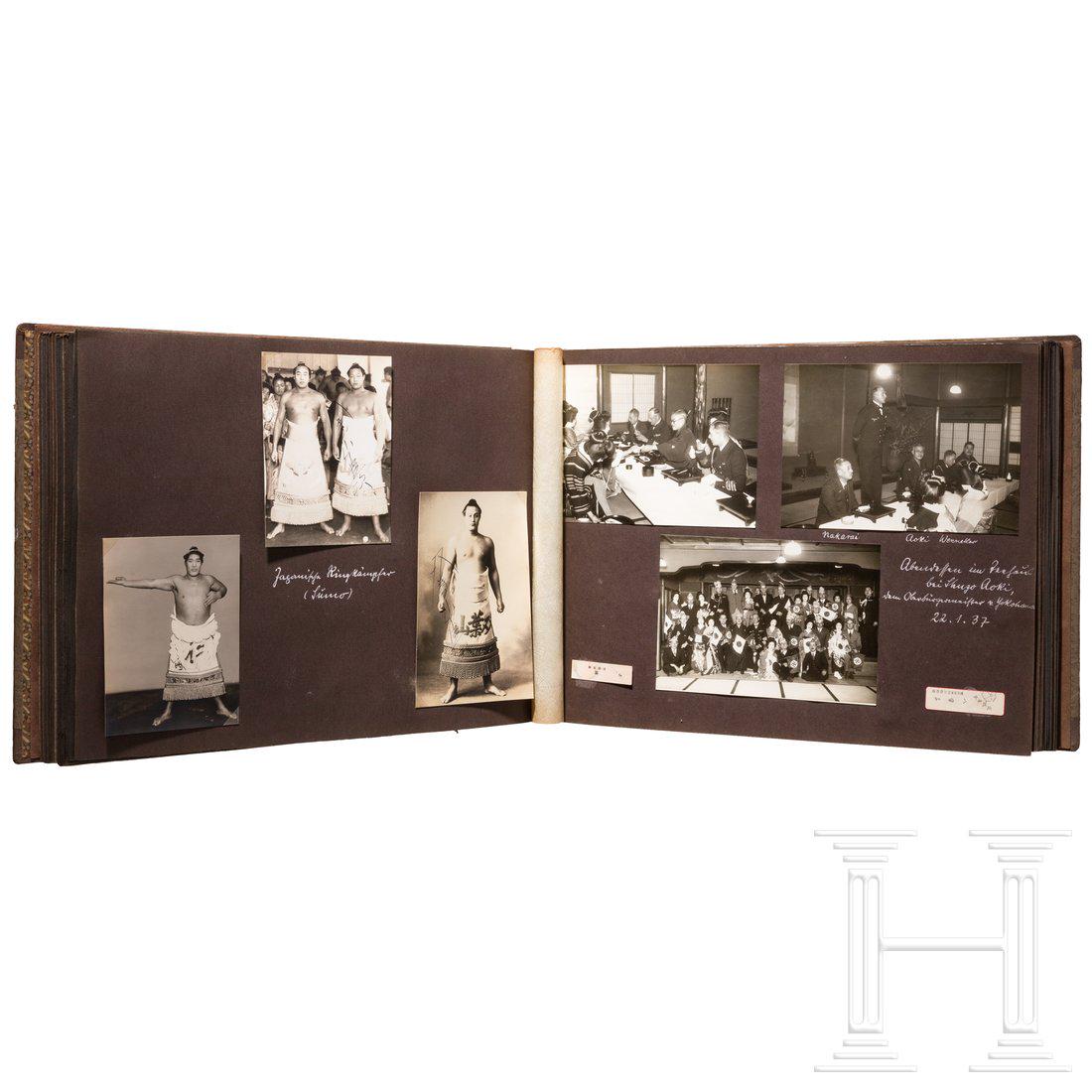 Photo album with 180 photos of a German naval officer -: Photo album with 180 photos of a German naval officer - Light cruiser EmdenDas beschriftete Album mit ca. 180 Fotos aus seiner Zeit auf dem Kreuzer Emden. Dabei Flottenbesuch in China (Shanghai) und J