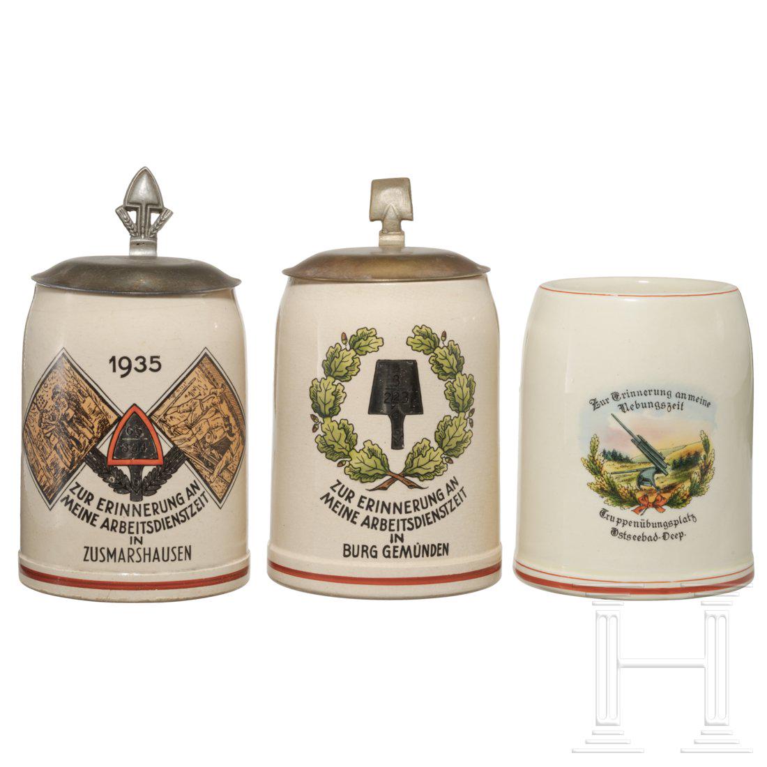 Two RAD- and one artillery jug: Two RAD- and one artillery jugHalbliter-KrÃ¼ge, glasiert, schauseitig farbige Darstellungen: RAD Zusmarshausen, 6b/304, 1935 und RAD Burg GemÃ¼nden, 3/223 sowie GeschÃ¼tzdarstellung "TruppenÃ¼