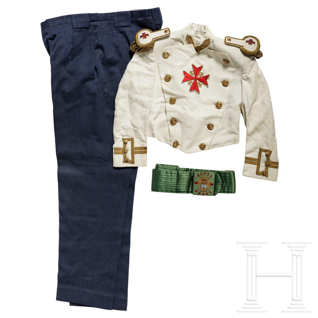 Fascist Spain - three uniform parts: Fascist Spain - three uniform partsZweireihige Kinderuniformjacke eines spanischen Ritterordens, auf den Epauletten rot emaillierte Malteserkreuze, auf der Brust ein Stoffkreuz mit goldenen Stickerein