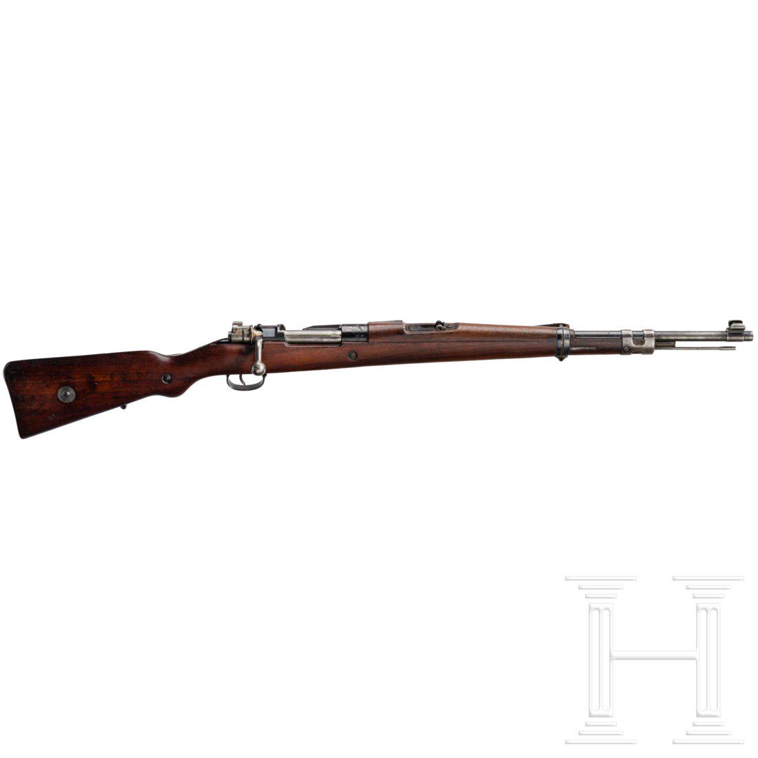 Karabiner Mod. 1935, Mauser, für "Carabineros": Karabiner Mod. 1935, Mauser, für "Carabineros"Cal. 7x57, SN. 4942, nummerngleich. Blanker Lauf. Fünfschüssig. Beschuss Krone/BUGN. Hülsenkopf mit gekreuzten Karabinern und Umschrif