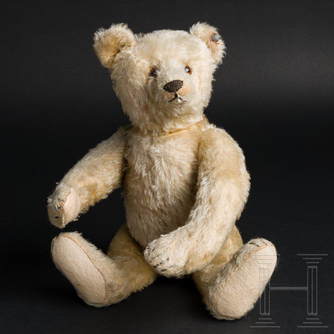 A Steiff teddy bear, 1926 (1 of 8)