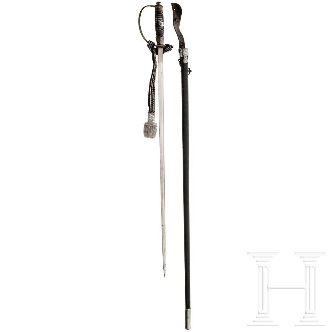 An epee for police officers made by Clemens & Jung in: An epee for police officers made by Clemens & Jung in SolingenKlinge mit quartseitigem Hersteller-Logo und -bezeichnung. In Resten vernickeltes eisernes Bügelgefäß, schwarzer Holzgriff mit Drahtwic