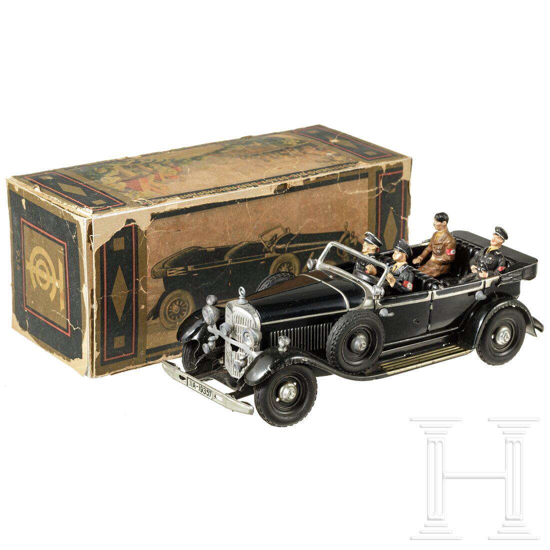 TippCo Mercedes Hitler Staff car with Box: TippCo Mercedes Hitler Staff car with BoxTippCo / Lineol; Blech-Masseausführung, 7cm Serie, 30er Jahre. Ein Führerwagen mit gutem Uhrwerk, am Hinterrad Antrieb durch richtige Kardanwelle, schwarz un