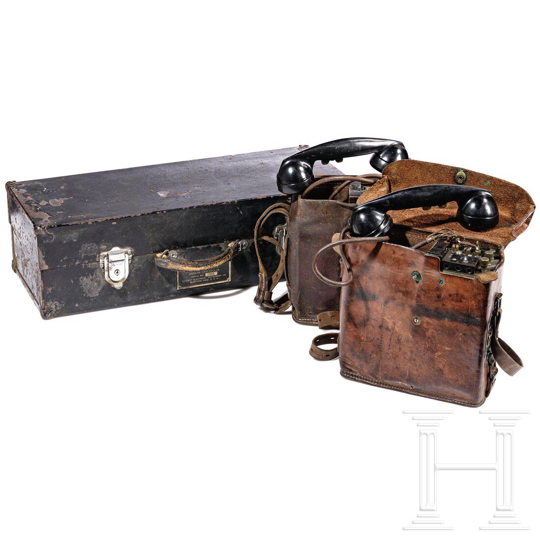 Two field telephones "EE-8-A US Army Signal Corps", a: Two field telephones "EE-8-A US Army Signal Corps", a "Test set" boxJew. in brauner Ledertasche, teilw. bez. mit Beriemung und Hörer, um 1945. Nicht auf Vollständigkeit und Funktion geprüft. Dazu K