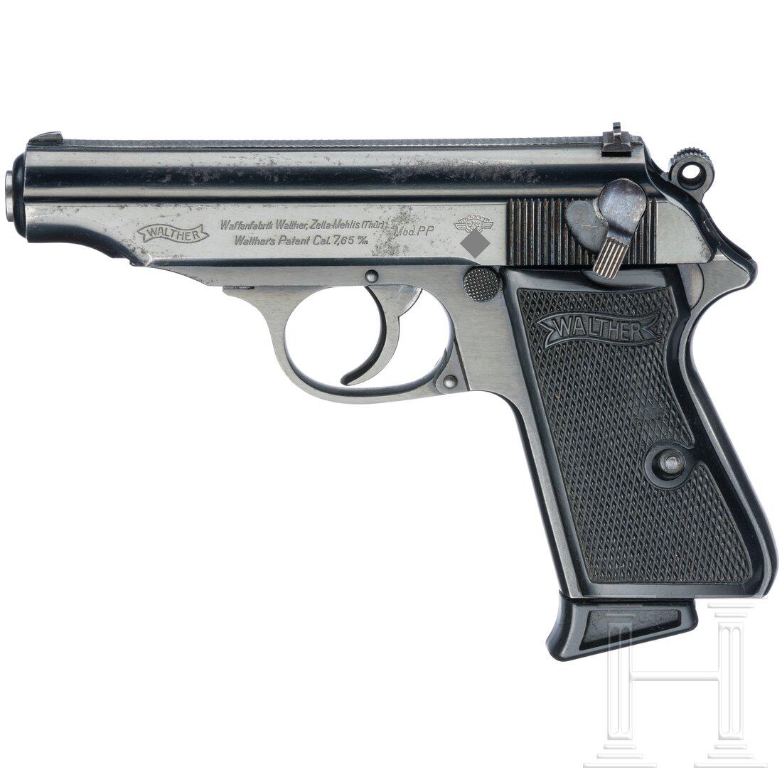 Walther PP, ZM, "NSKK": Walther PP, ZM, "NSKK" Cal. 7,65mm Brown., SN. 7994606, nummerngleich. Spiegelblanker Lauf. Beschuss Krone/"N". Links am Schlitten verkleinerte, nach vorne gerückte Standardbeschriftung, rechts d