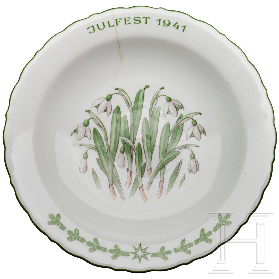 Porcelain Manufactory Allach - a yule-tide plate of the SS-Wirtschafts-Verwaltungshauptamt, 1941: Porcelain Manufactory Allach - a yule-tide plate of the SS-Wirtschafts-Verwaltungshauptamt, 1941 Weißes Porzellan, im Spiegel Schneeglöckchendekor, auf der Fahne "Julfest 1941", Tannenzweige
