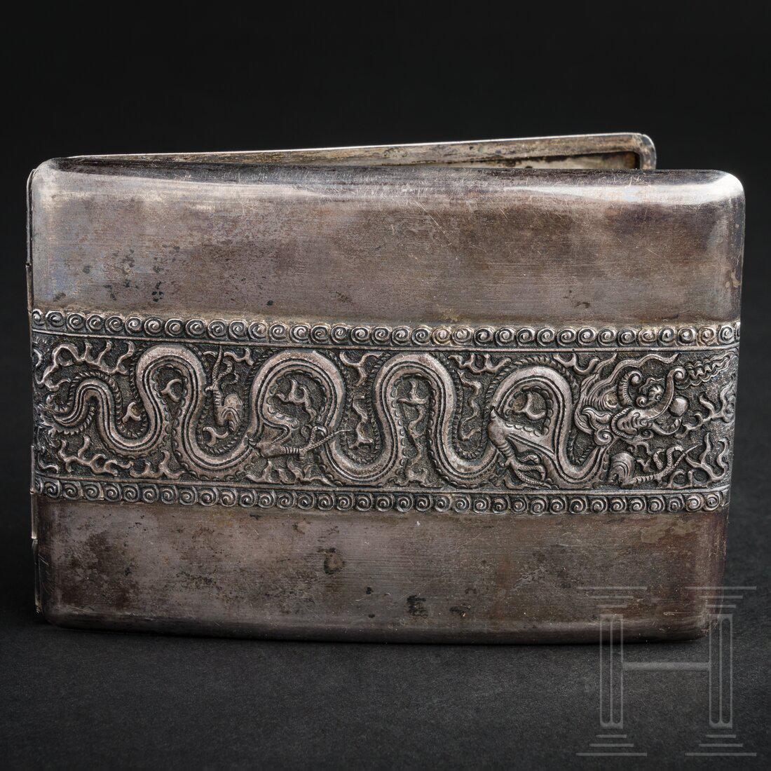 Hô Chí Minh (1890 - 1969) - a silver gift cigarette case with dragon decor to the OSS: Hô Chí Minh (1890 - 1969) - a silver gift cigarette case with dragon decor to the OSS agent Major R. E. Buckley, circa 1945 Silver, unmarked, slightly convex rectangular form. The lid cast i