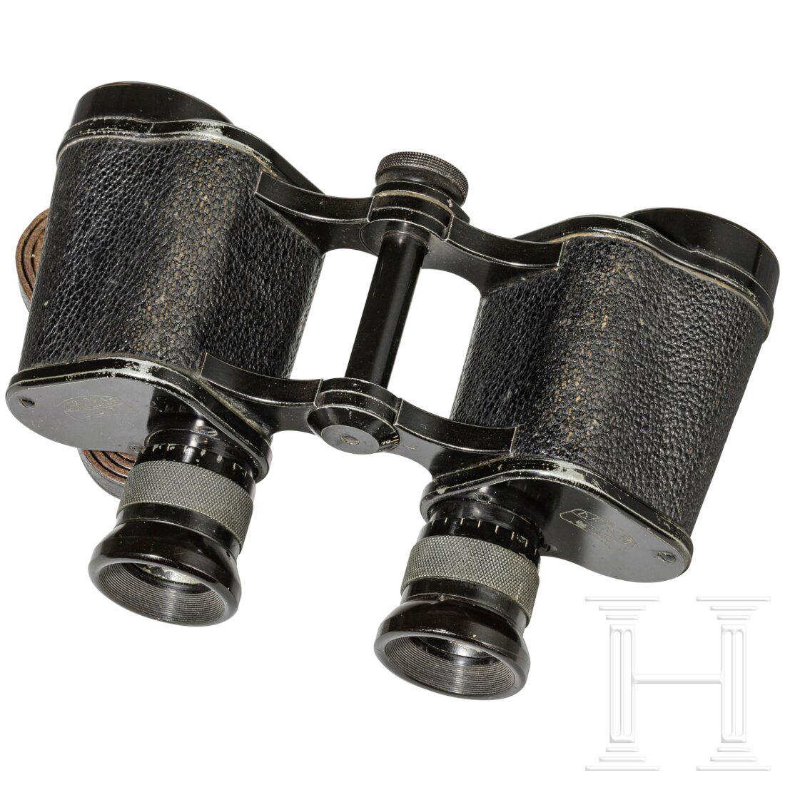 Binoculars DF 6x30, C. Zeiss, Jena, Dienstglas WK I: Binoculars DF 6x30, C. Zeiss, Jena, Dienstglas WK I SN 952944. The left cover marked with logo of Carl Zeiss, the right one "D.F.6x30" above serial number. Diopter adjustment a bit stiff. Two screw-on