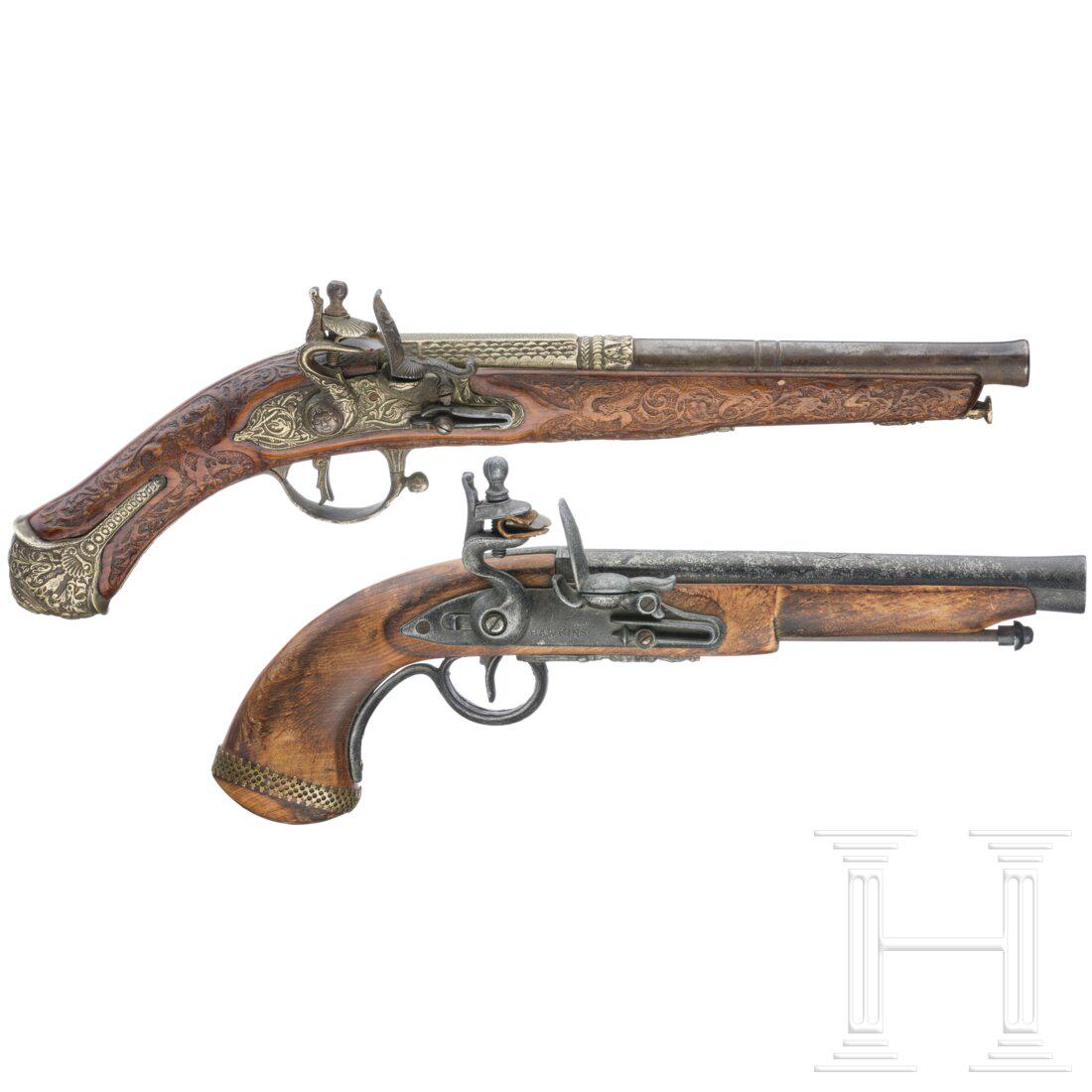 Two flintlock pistols for decoration purposes, 2nd half 20th century: Two flintlock pistols for decoration purposes, 2nd half 20th centuryEine Pistole mit rundem Lauf, glatte Seele im Kaliber 12,5 mm. Der Laufansatz mit ziseliertem Messing ummantelt, Schloss mit reliefi