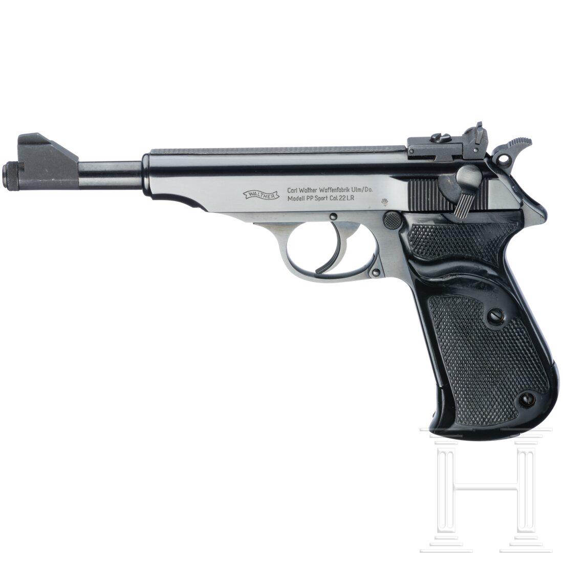 Walther PP Sport, Ulm: Walther PP Sport, UlmCal. .22lr, SN. 74074C, blanker Lauf, Länge 152 mm. Verstellbares Visier. Beschuss 1968. Standardbeschriftung. Vollständige, originale Brünierung. Schwarze Kunststo