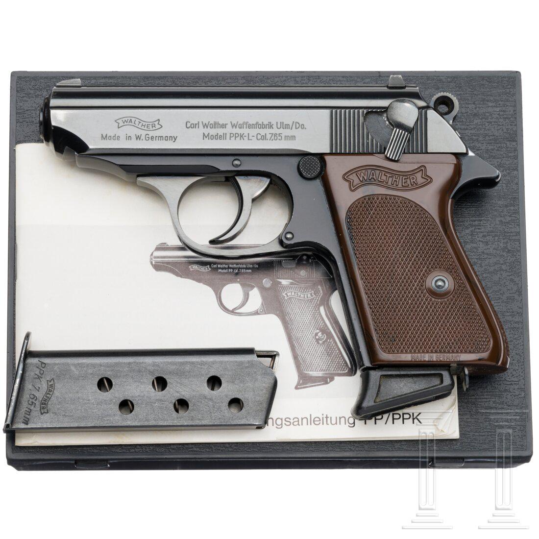 Walther PPK-L, Ulm, in Box: Walther PPK-L, Ulm, in BoxCal. 7,65mmBrown, SN. 528880, nummerngleich. Blanker Lauf. Siebenschüssig. Dt. Beschuss 1972. Standardbeschriftung. Duralgriffstück. Originale Brünierung bzw. 