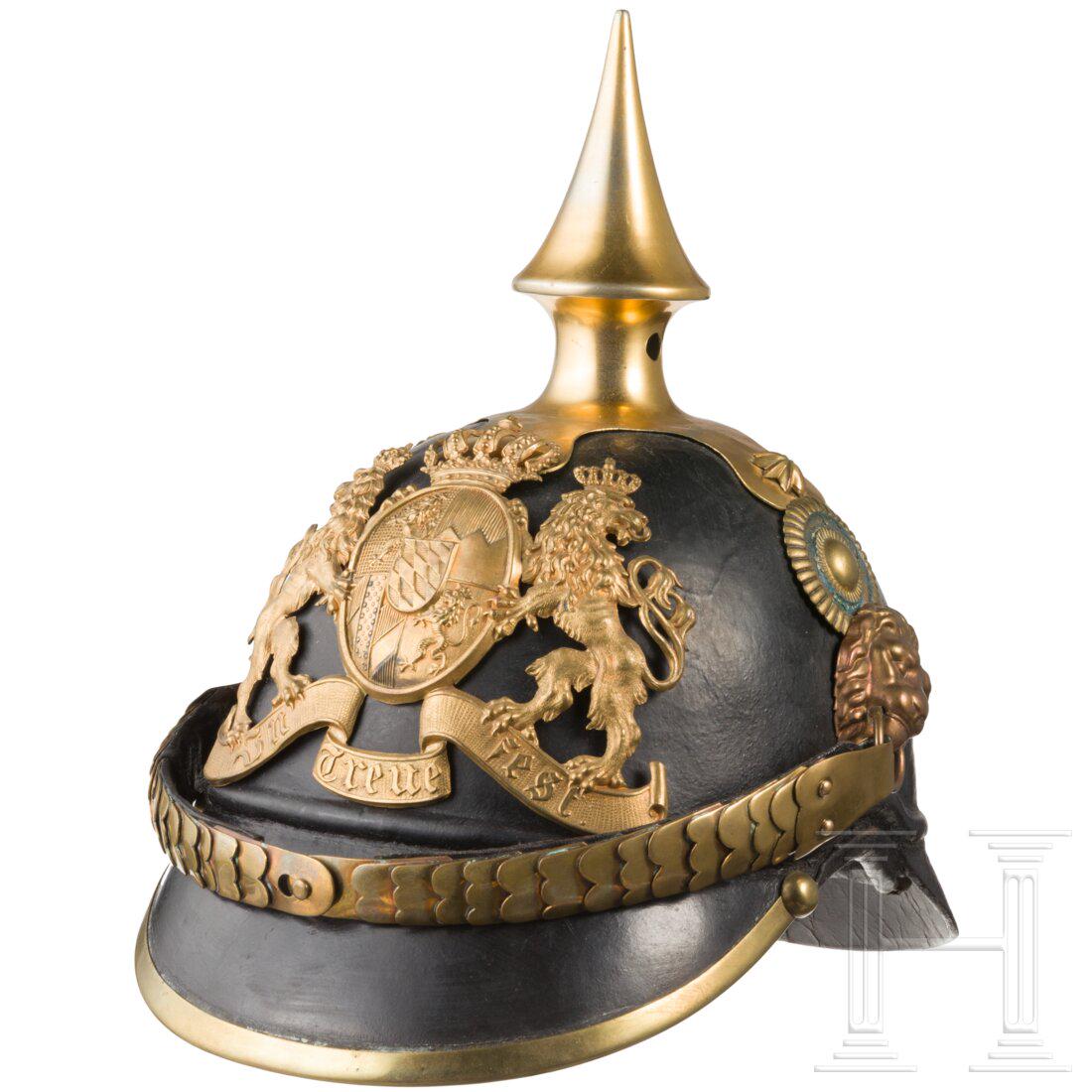 A helmet M 1886 for EM of the Gendarmerie: A helmet M 1886 for EM of the GendarmerieSchwarz lackierter Lederhelm mit vergoldeten Beschlägen und schwarzem Lederfutter. Sichtlich gereinigter, überarbeiteter Helm mit ergänzten/fehl