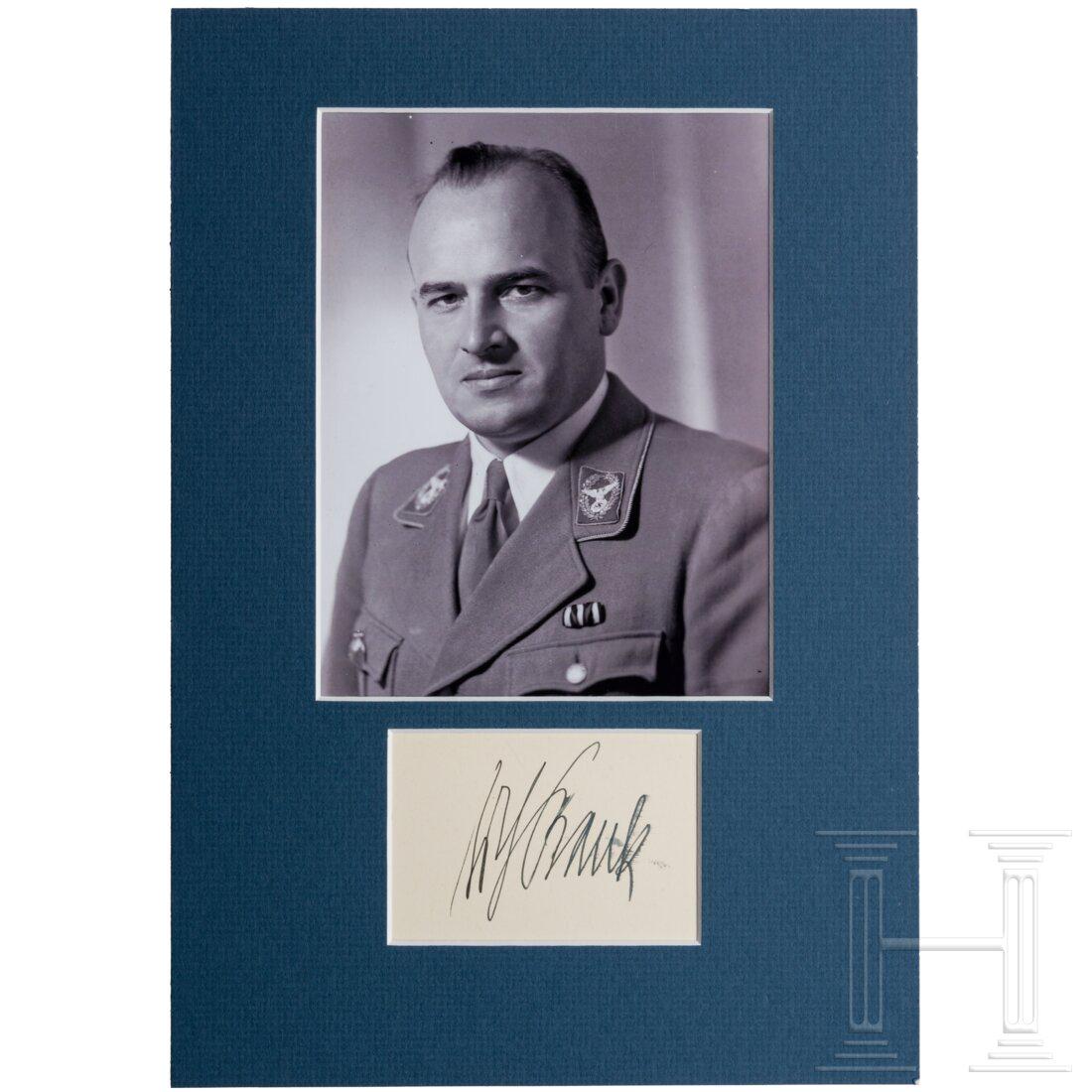 A autograph by Hans Frank, politician and head of the General Government in Poland: A autograph by Hans Frank, politician and head of the General Government in PolandKarton mit hinter Passepartout befestigtem Foto und einem Blatt mit Signatur: ein neuzeitlicher Fotoabzug von Hans Fra