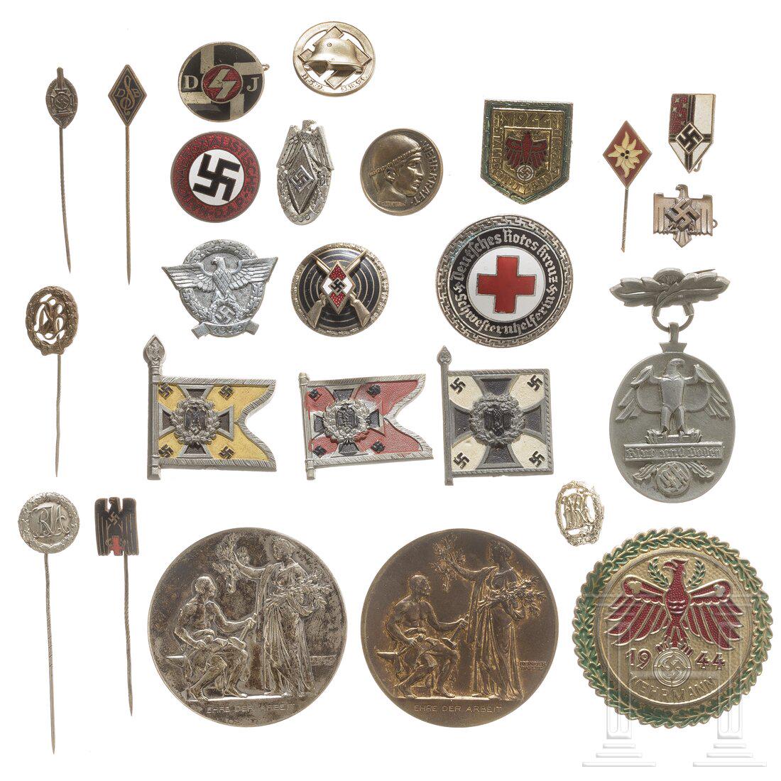 A small group of badges and medals: A small group of badges and medalsMitgliedsabzeichen der Partei, DRK, DJ, NSRL, Kolonialbund sowie WHW- und sonstige Abzeichen. DRK-Schwesternbrosche, DA des Reichsnährstandes Bayern, Abzeichen "