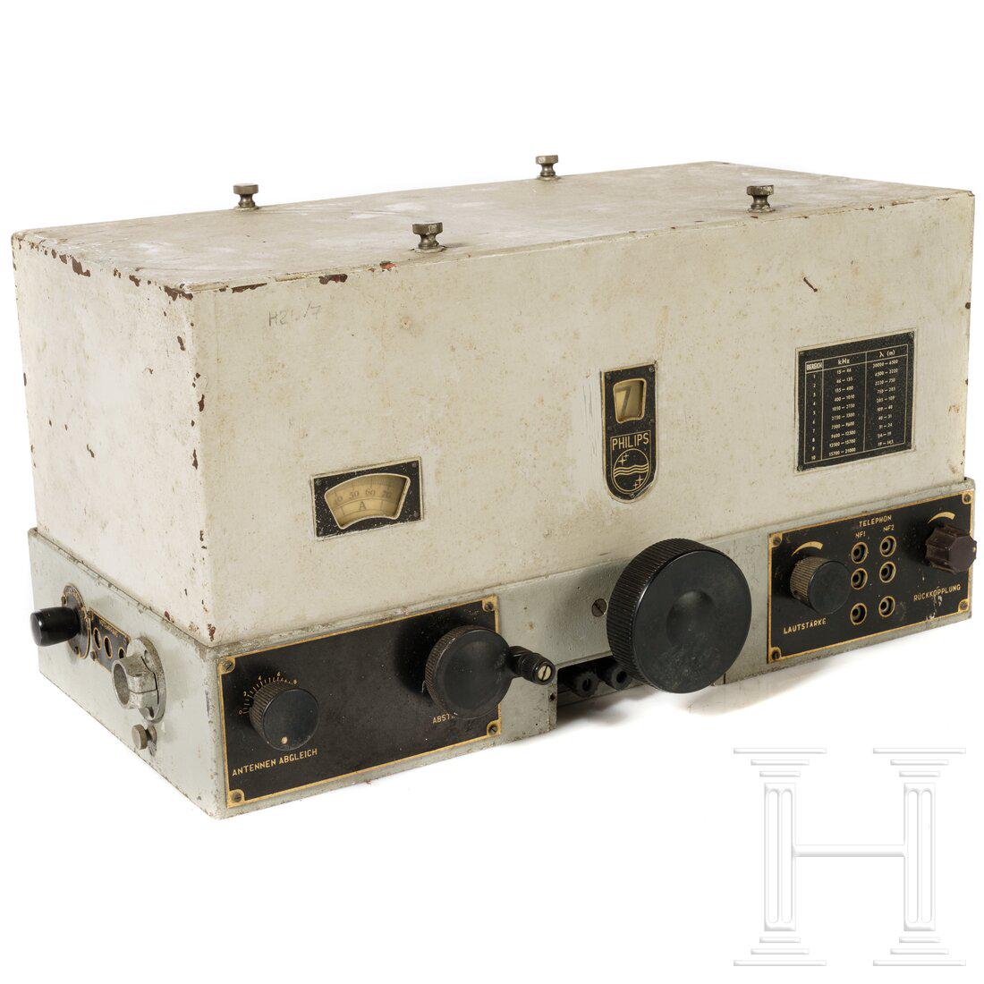 A receiver for 15 - 21,000 kilohertz made by Philips: A receiver for 15 - 21,000 kilohertz made by PhilipsGerät mit allen Typenschildern, teilweise übermalt, ansonsten guter Zustand. Maße 55 x 35 x 30 cm, Gewicht 16 kg. Funktion und Vollst