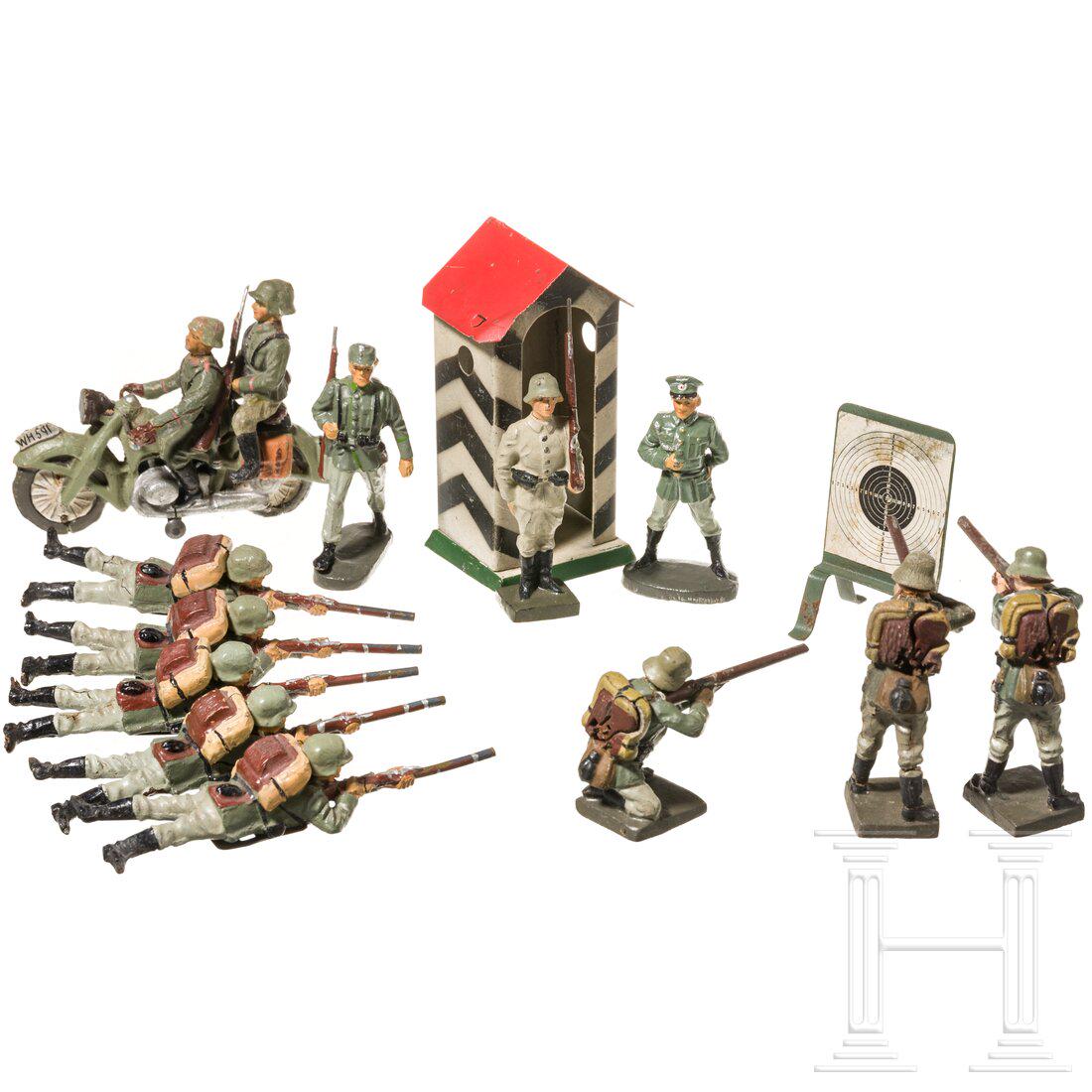 Twelve Elastolin and Lineol soldiers shooting, with recruits, a Motorcycle WH 591 and a Kibri target: Twelve Elastolin and Lineol soldiers shooting, with recruits, a Motorcycle WH 591 and a Kibri target Elastolin/Lineol/Kibri, Blech-Masseausführung, 7 cm-Serie, 30er Jahre. Ein Konvolut, dabei ein
