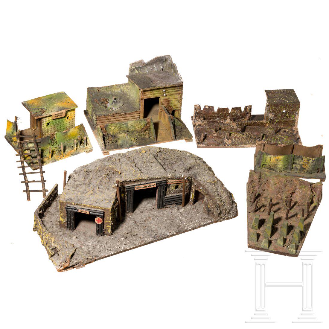 Six Hausser and Morgoma bunkers and trenches: Six Hausser and Morgoma bunkers and trenchesHausser-Elastolin/Morgoma (Moritz Gottschalk), Holz-Masseausführung, 30er Jahre. Sechs Unterstände und Bunker: ein großer Morgoma Gefechtssta