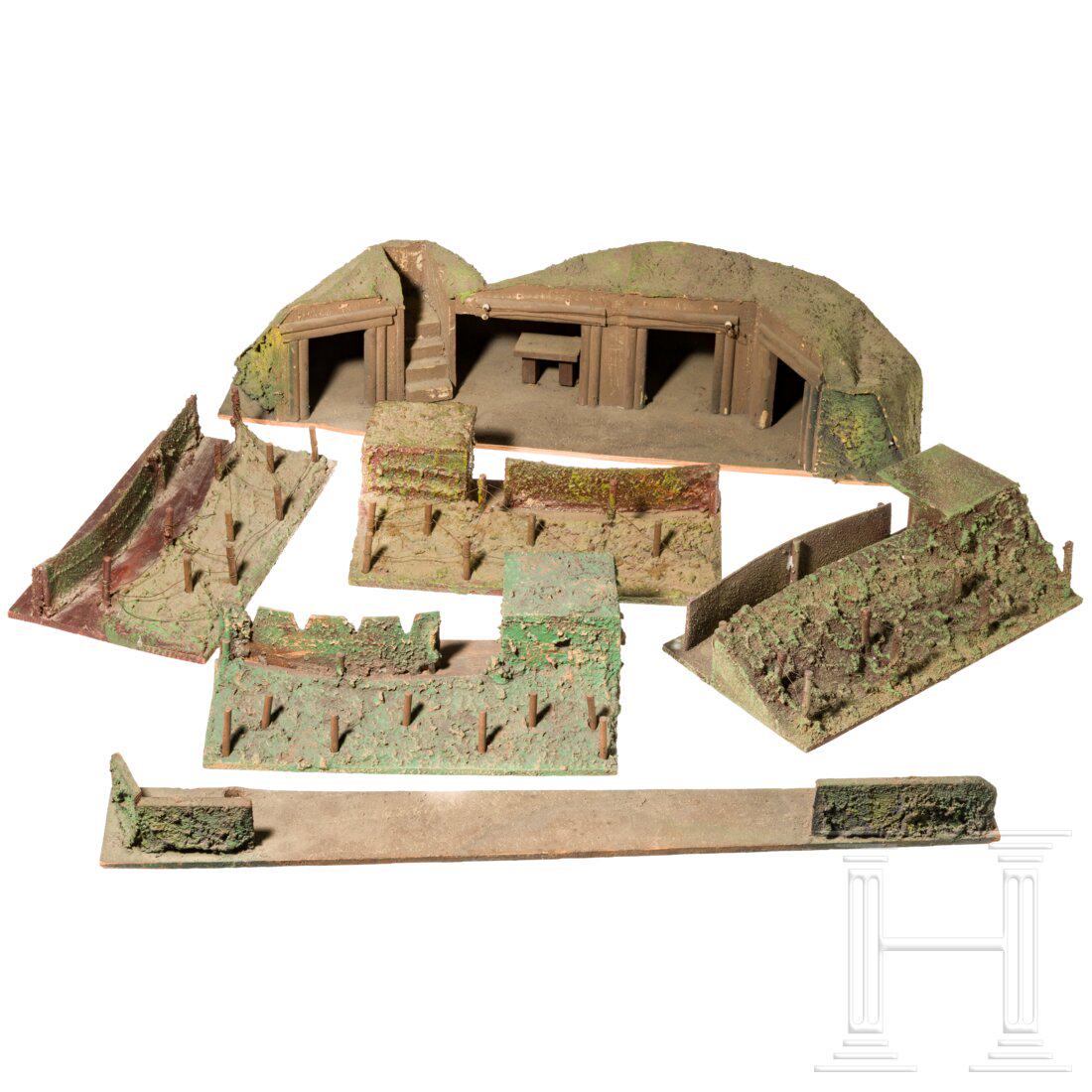 Five Hausser, Morgoma and Lineol bunkers and trenches: Five Hausser, Morgoma and Lineol bunkers and trenchesHausser-Elastolin/Morgoma/Lineol, Holz-Masseausführung, 30er Jahre. Fünf Unterstände und Bunker: ein großer Gefechtsstand, Ma&#