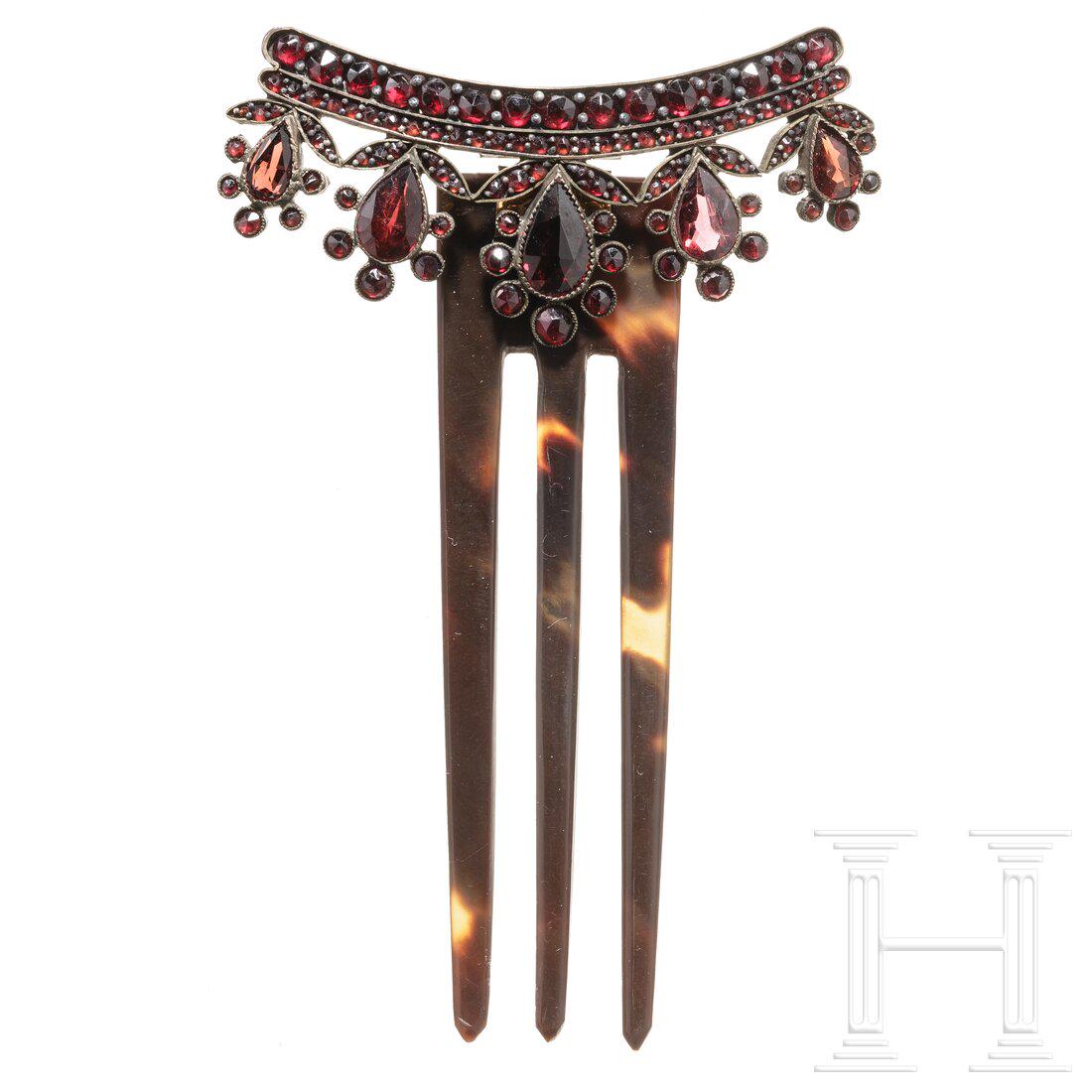 A tortoise-shell hair comb with gilded tombac-garnet mounting, circa 1850 (1 of 2)