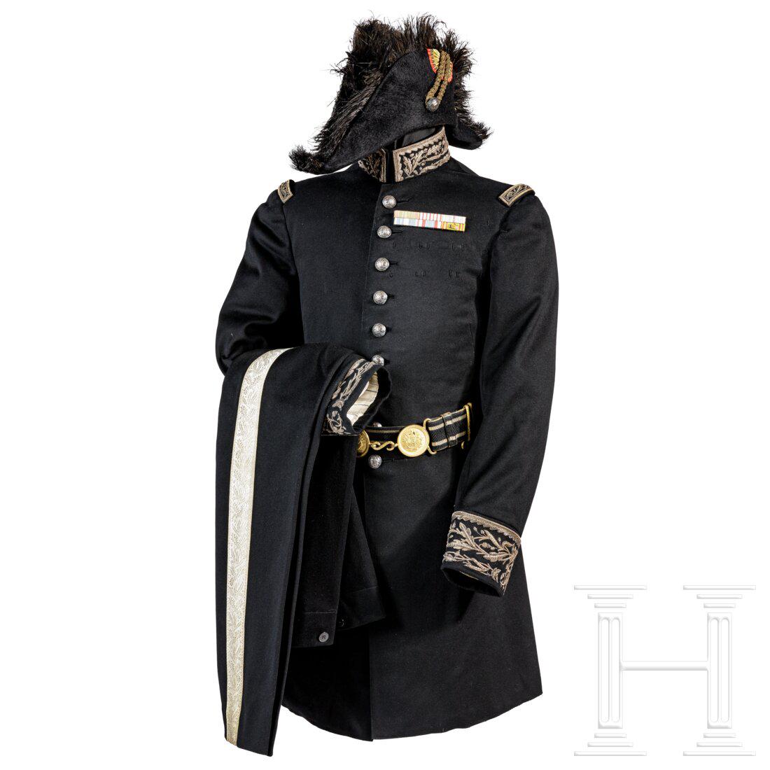 A gala uniform for Sub-Prefect Maillard: A gala uniform for Sub-Prefect MaillardRock aus feinem schwarzen Tuch mit reicher silberner Stickerei an Stehkragen, Ã„rmelaufschlÃ¤gen und Passanten, silberne KnÃ¶pfe (gedunkelt) mit reliefier