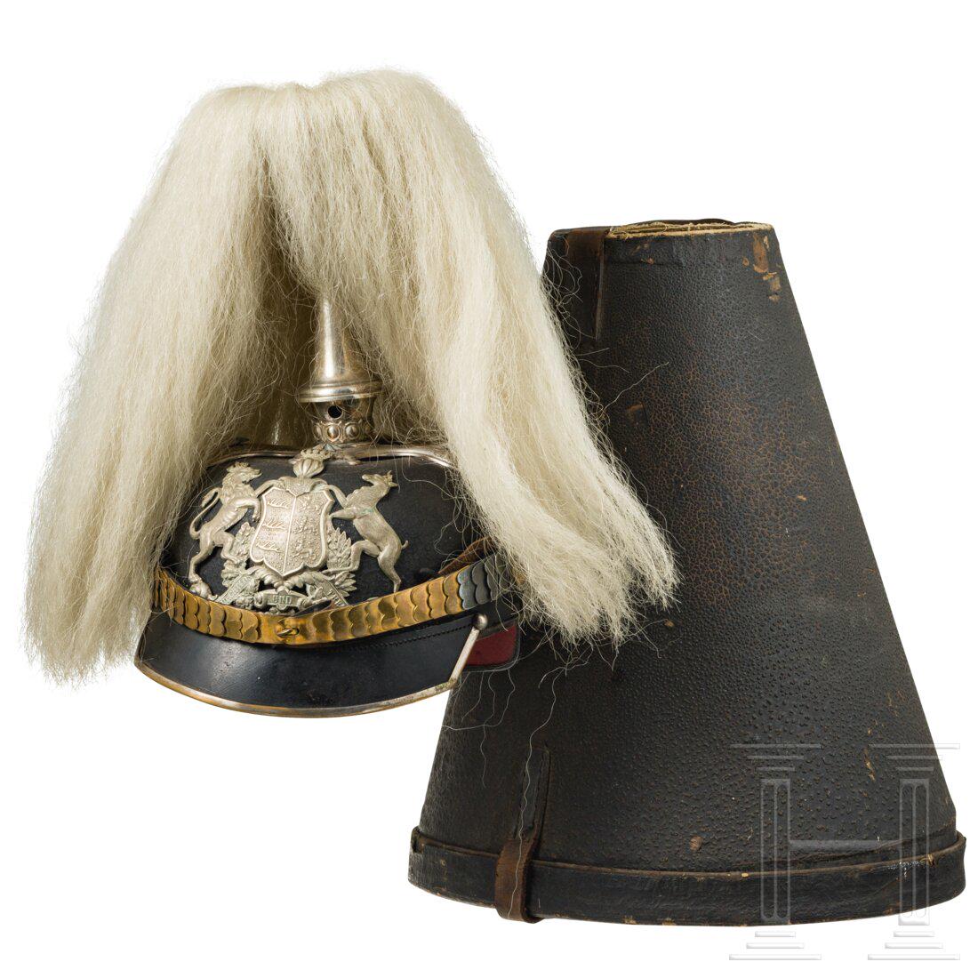 A helmet for officers of the WÃ¼rttembergian infantry, circa 1914: A helmet for officers of the WÃ¼rttembergian infantry, circa 1914Schwarz lackierte Lederglocke (etwas verzogen) mit eckigem Vorderschirm und versilberten/vergoldeten BeschlÃ¤gen aus Messing und gr