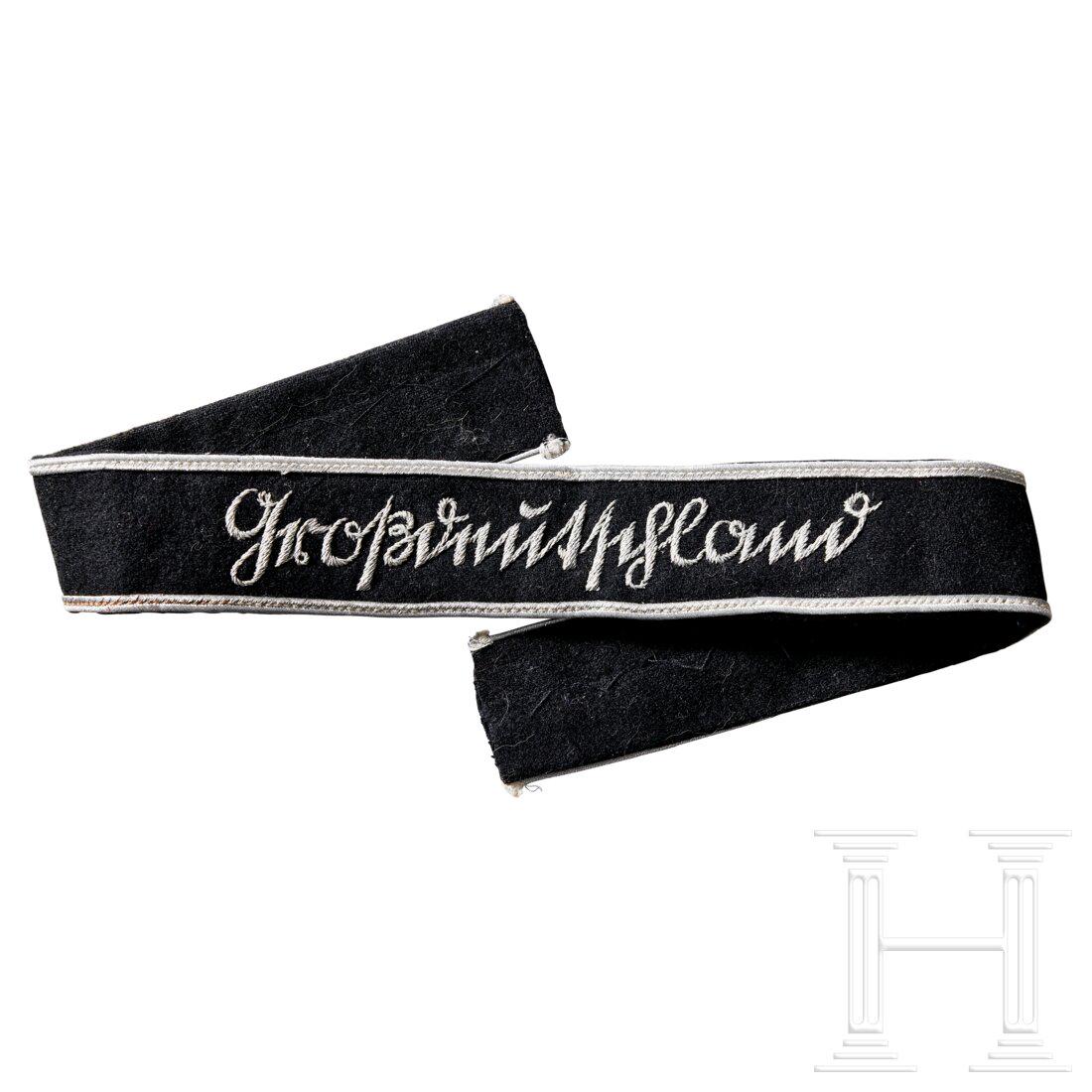 A cuff title "GroÃŸdeutschland" for officers: A cuff title "GroÃŸdeutschland" for officersFeines schwarzes Abzeichentuch mit silberngestickter Aufschrift in SÃ¼tterlinschrift und silbernen Randlitzen. LÃ¤nge ca. 45 cm. U