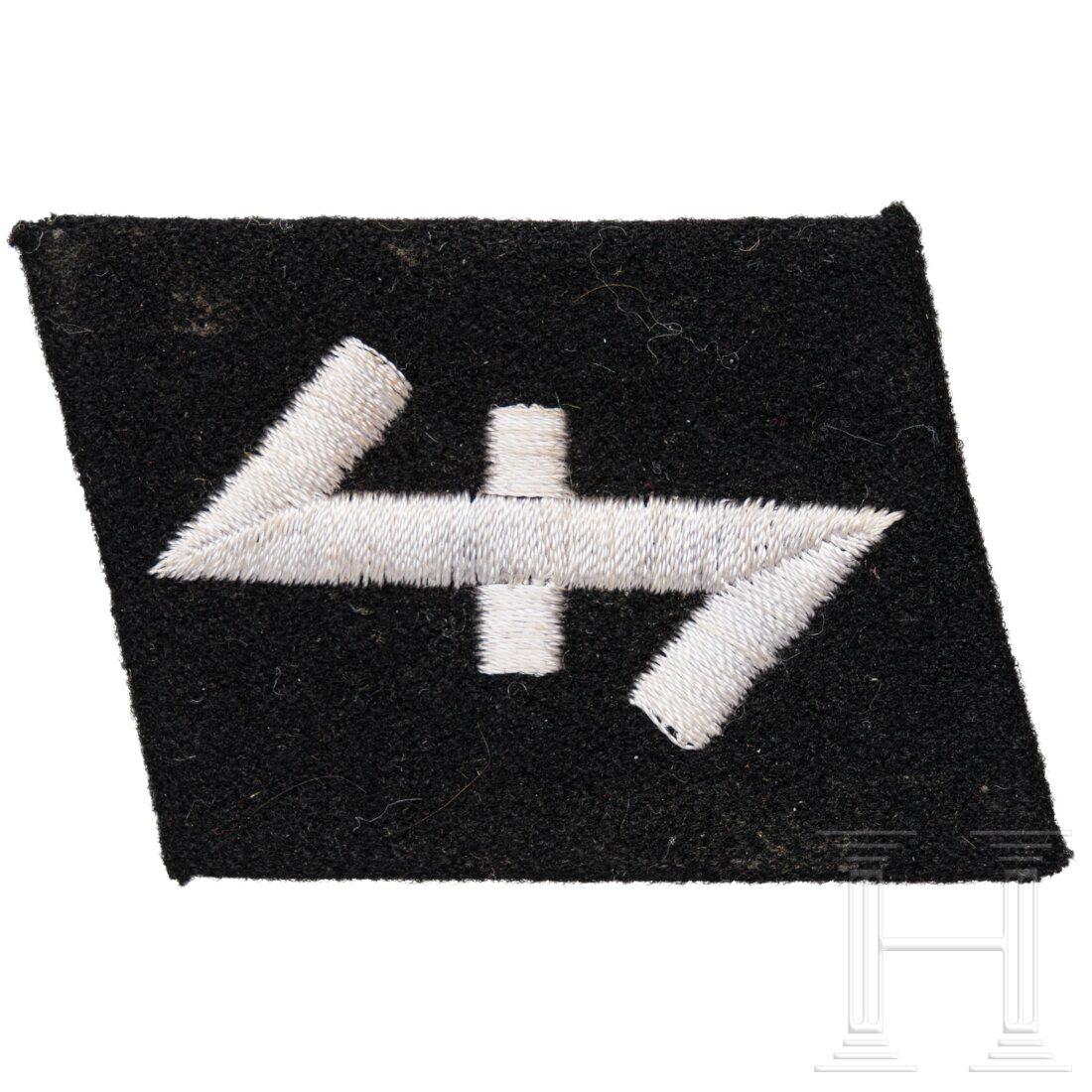 A right hand collar tab for members of the 23th SS-Freiwilligen-Panzergrenadier-Division "Nederland": A right hand collar tab for members of the 23th SS-Freiwilligen-Panzergrenadier-Division "Nederland" (Dutch No. 1)Darauf eine Wolfsangel in heller silbergrauer RZM-Stickerei auf feinem schwarzen Abzei