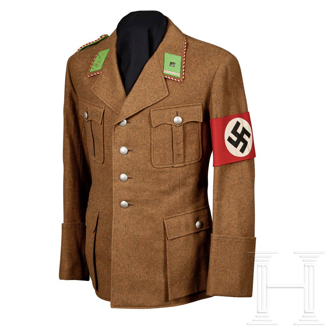 An SA-Group ThÃ¼ringen Tunic: An SA-Group ThÃ¼ringen TunicBrown wool, standard 1933 SA service tunic, four-button front with open collar, pleated breast pockets with scalloped flaps, expandable hip patch pockets with straight bu