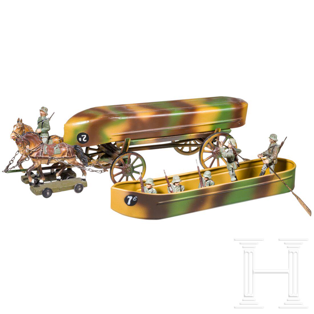 A Lineol horse-drawn Pontoon Caisson 1115 and a pontoon 5/138 in camouflage with five soldiers: A Lineol horse-drawn Pontoon Caisson 1115 and a pontoon 5/138 in camouflage with five soldiersLineol, Blech-MasseausfÃ¼hrung, 30er Jahre, 7 cm-Serie. Ein Pontonwagen 1115, mimikry, mit Gespannpferde