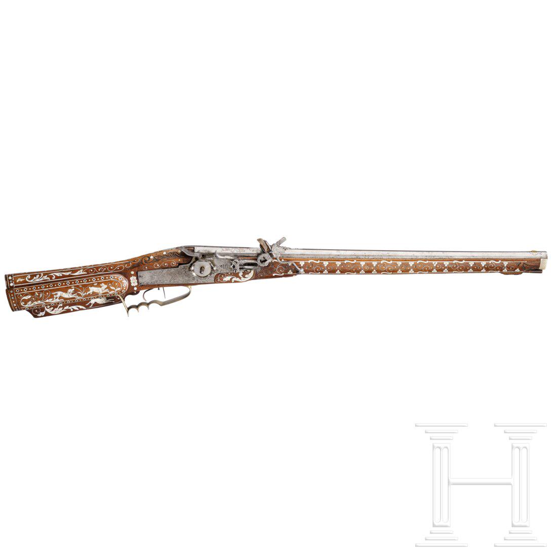 A wheellock rifle, collector's replica in the style of the 17th century made using antique: A wheellock rifle, collector's replica in the style of the 17th century made using antique componentsGezogener Oktagonlauf im Kaliber 14 mm, auf der Oberseite eingeschobenes Messingkorn und geschnitte