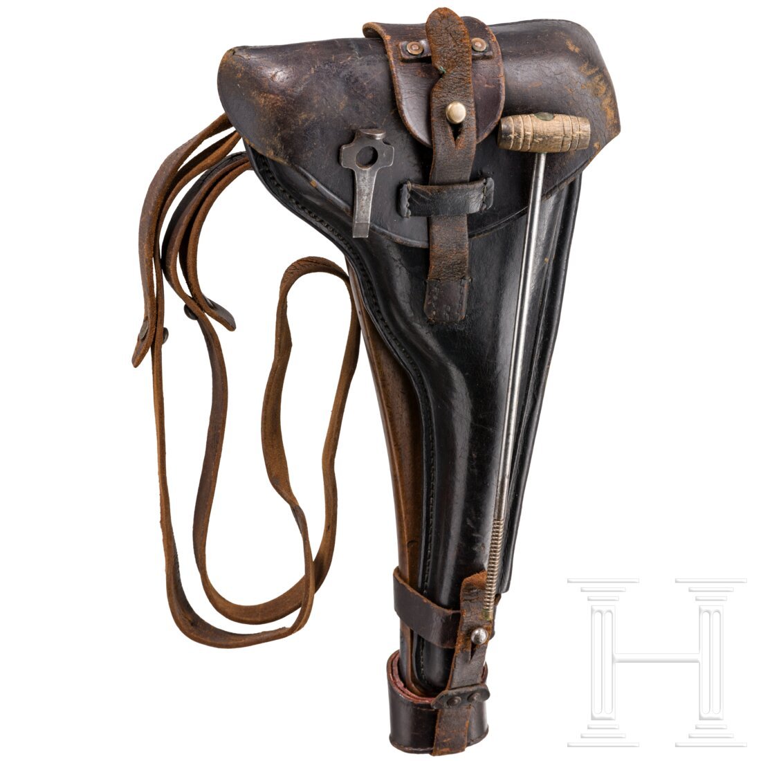 A shoulder stock with holster, straps and tools, for an Artillery Luger: A shoulder stock with holster, straps and tools, for an Artillery LugerNussholz-Anschlagbrett mit Abnahme Krone/got. "S". Zwinge trÃ¤gt die Waffennummer "4690i". Dazu die Tasche aus krÃ¤ftigem sch