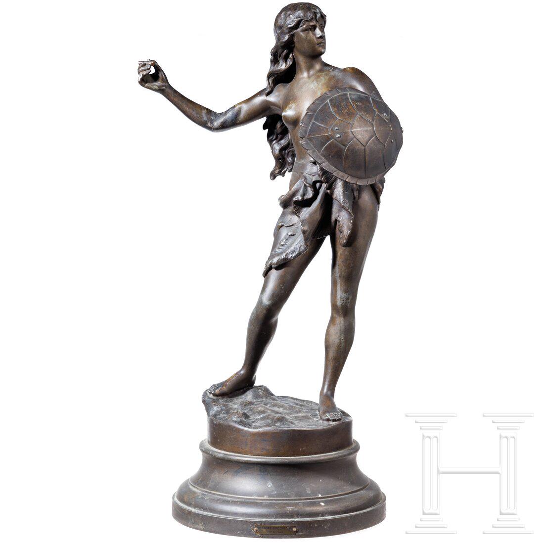 Jean Garnier (1853 - circa 1910) - Amazon in Combat: Jean Garnier (1853 - circa 1910) - Amazon in CombatZink, braungrÃ¼n patiniert (berieben), an der Plinthe signiert "J. Garnier". Anmutige, detailliert geformte weibliche Aktfigur mit Schild und Speer