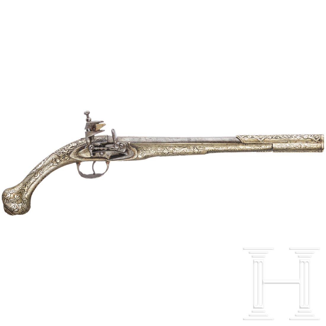 Miquelet pistol with silverstock, Ottoman Empire, Albanian circa 1850: Miquelet pistol with silverstock, Ottoman Empire, Albanian circa 1850Achtkantiger, in rund Ã¼bergehender 330mm-Lauf mit glatter Seele im Kaliber 17mm. Stark beriebene LaufoberflÃ¤che mit nicht ide
