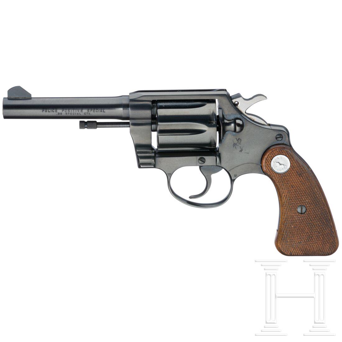 Colt Police Positive Special: Colt Police Positive Special SN. 964175, nummerngleich. Blanker Lauf, LÃ¤nge 4". SechsschÃ¼ssig. VollstÃ¤ndige, originale BrÃ¼nierung. Dunkle Nussholzgriffschalen. Guter Erhaltungszustand.WBK: