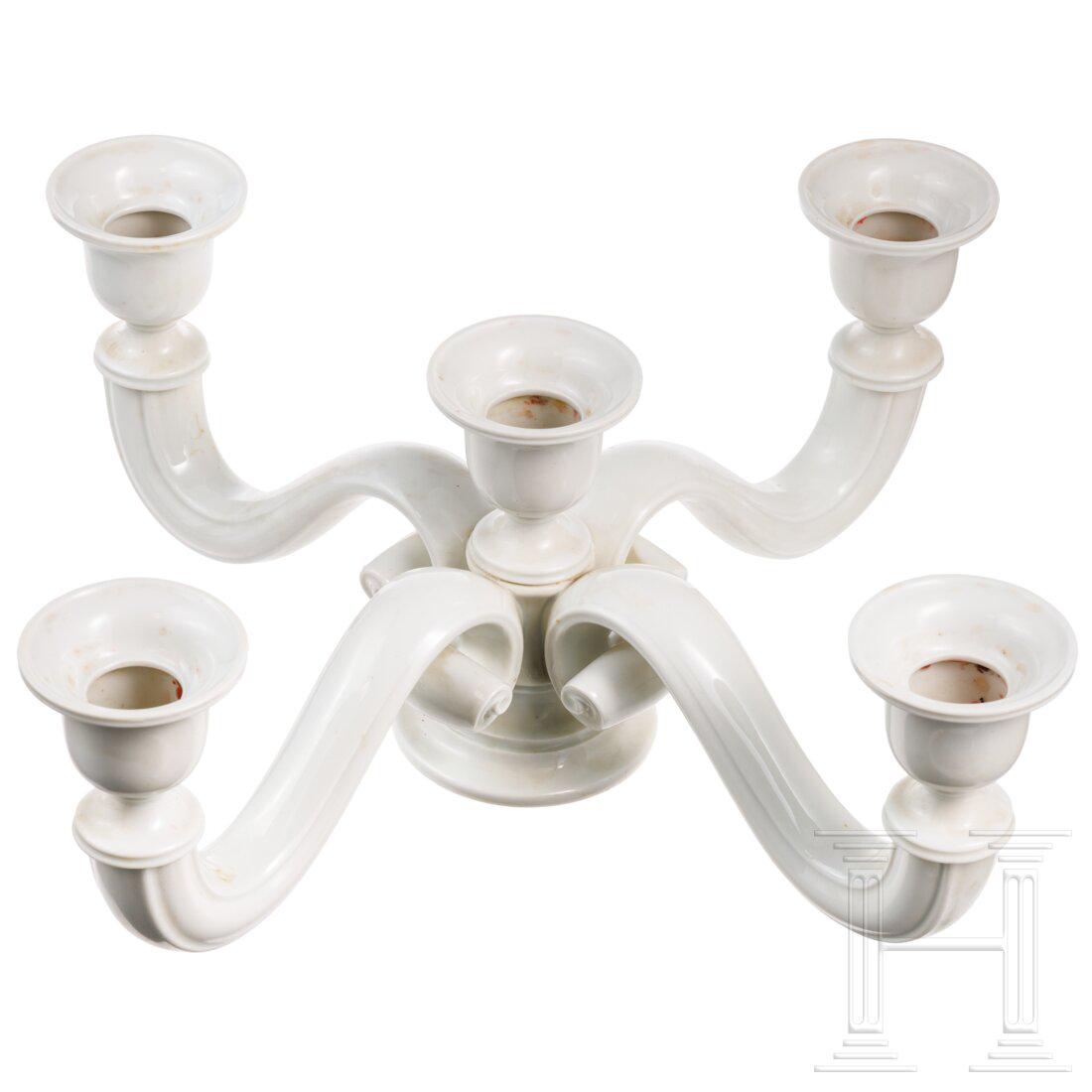 Porcelain Manufactory Allach - a five-light table chandelier: Porcelain Manufactory Allach - a five-light table chandelierWeiÃŸes, glasiertes Porzellan nach einen Entwurf von Professor Karl Diebitsch, der Mittelteil und die vier geschwungenen Arme jeweils mit 