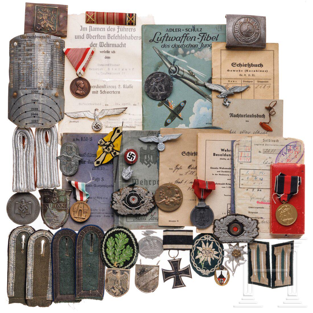 A small group of militaria: A small group of militariaCa. 50 Orden/Ehrenzeichen bzw. WHW- oder sonstige Abzeichen. AuÃŸerdem Effekten, BÃ¼cher, BroschÃ¼ren, Geldscheine, Feldpost, Fotos usw. Ãœberwiegend beschÃ¤digt, u