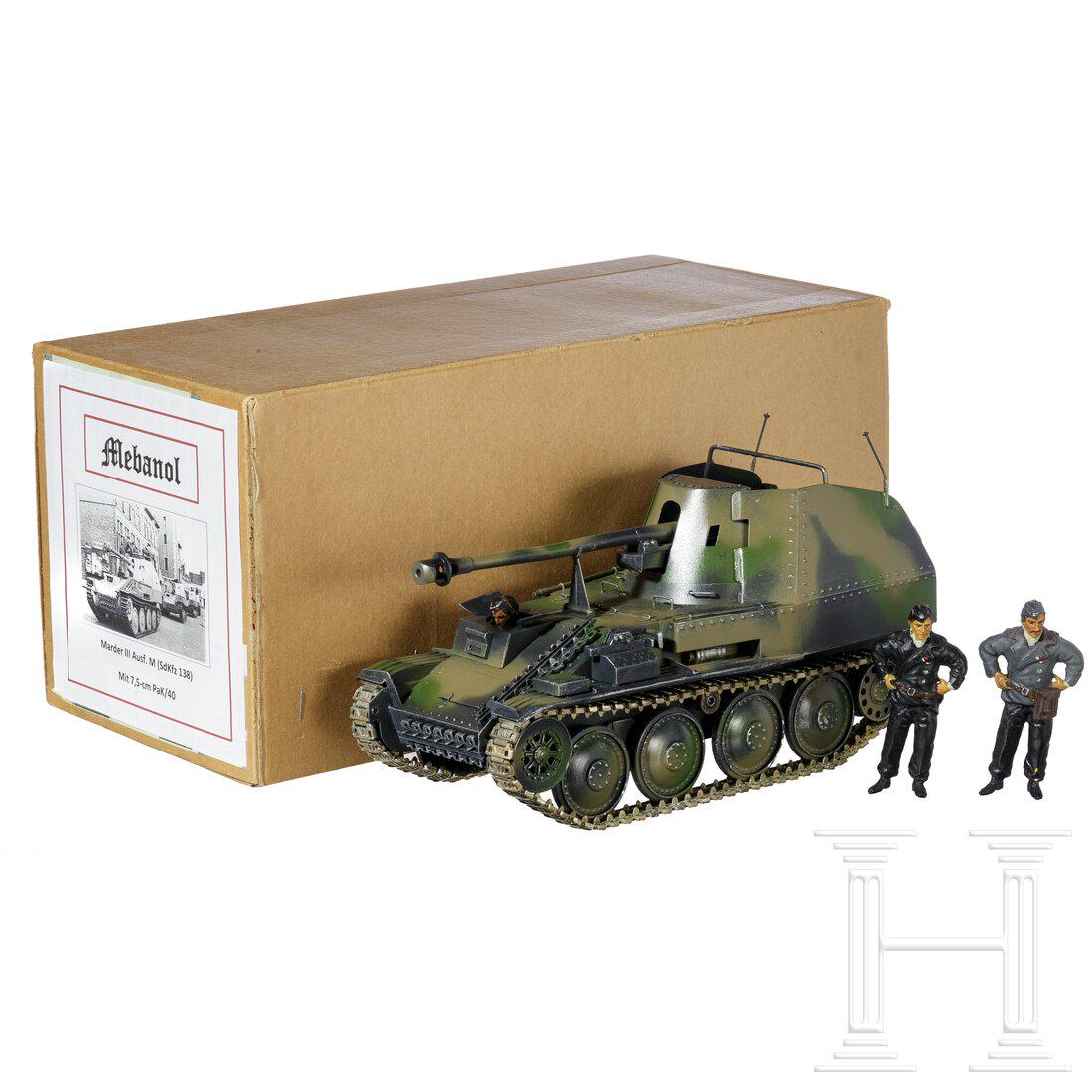A Mebanol "Marder" tank, version M, SdKfz 138, with three figures: A Mebanol "Marder" tank, version M, SdKfz 138, with three figuresMebanol, metal version, 1980/90s, 7 cm series. Tank model "Marder" in brass, with a mimicry finish. Featuring tracks and metal chassis.