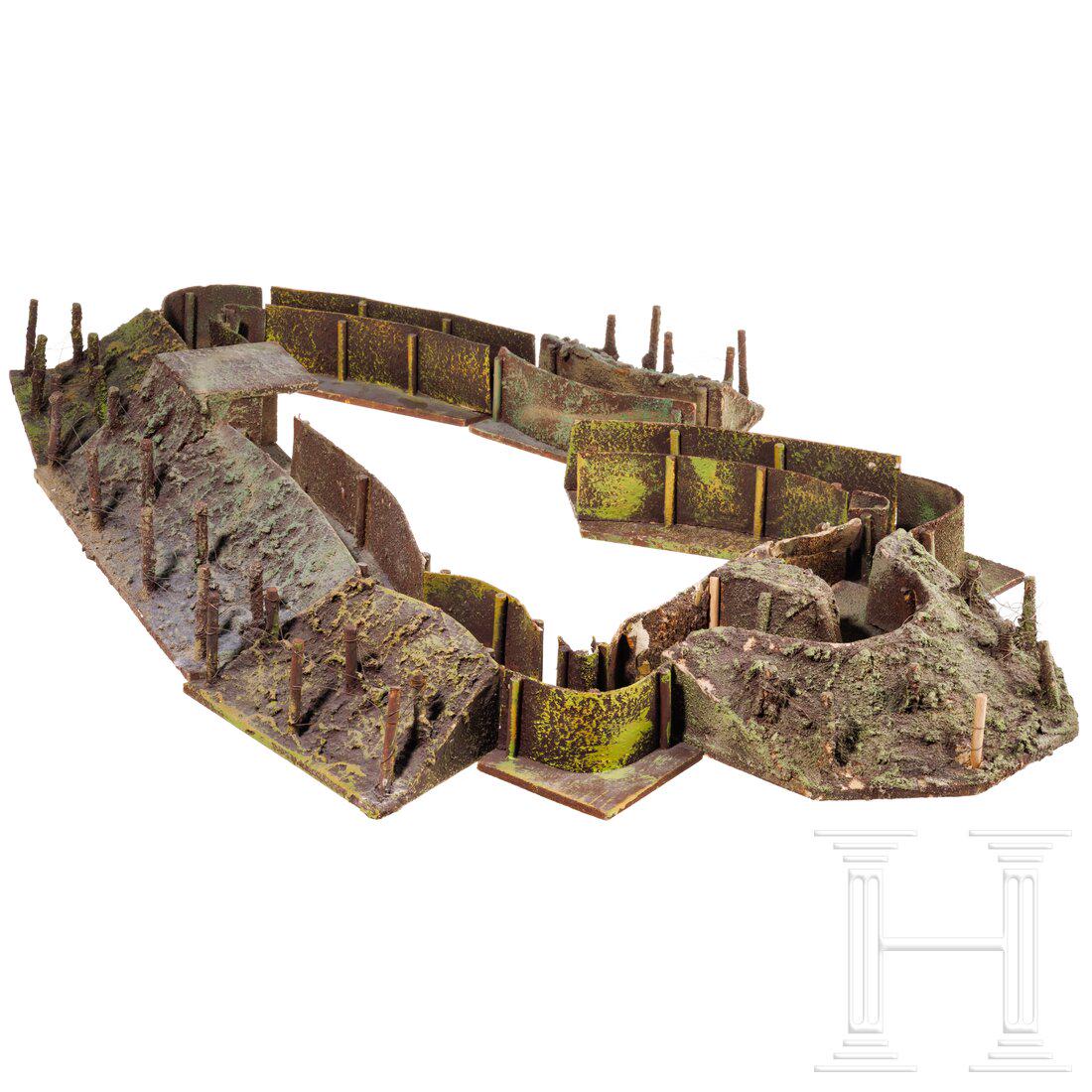 Ten Lineol military shelters and trenches: Ten Lineol military shelters and trenchesLineol, Holz-MasseausfÃ¼hrung, 7-cm-Serie, 30er Jahre. Eine schÃ¶ne Gruppe mit zehn UnterstÃ¤nden und LaufgrÃ¤ben von Lineol, dabei ein Graben mit Schu