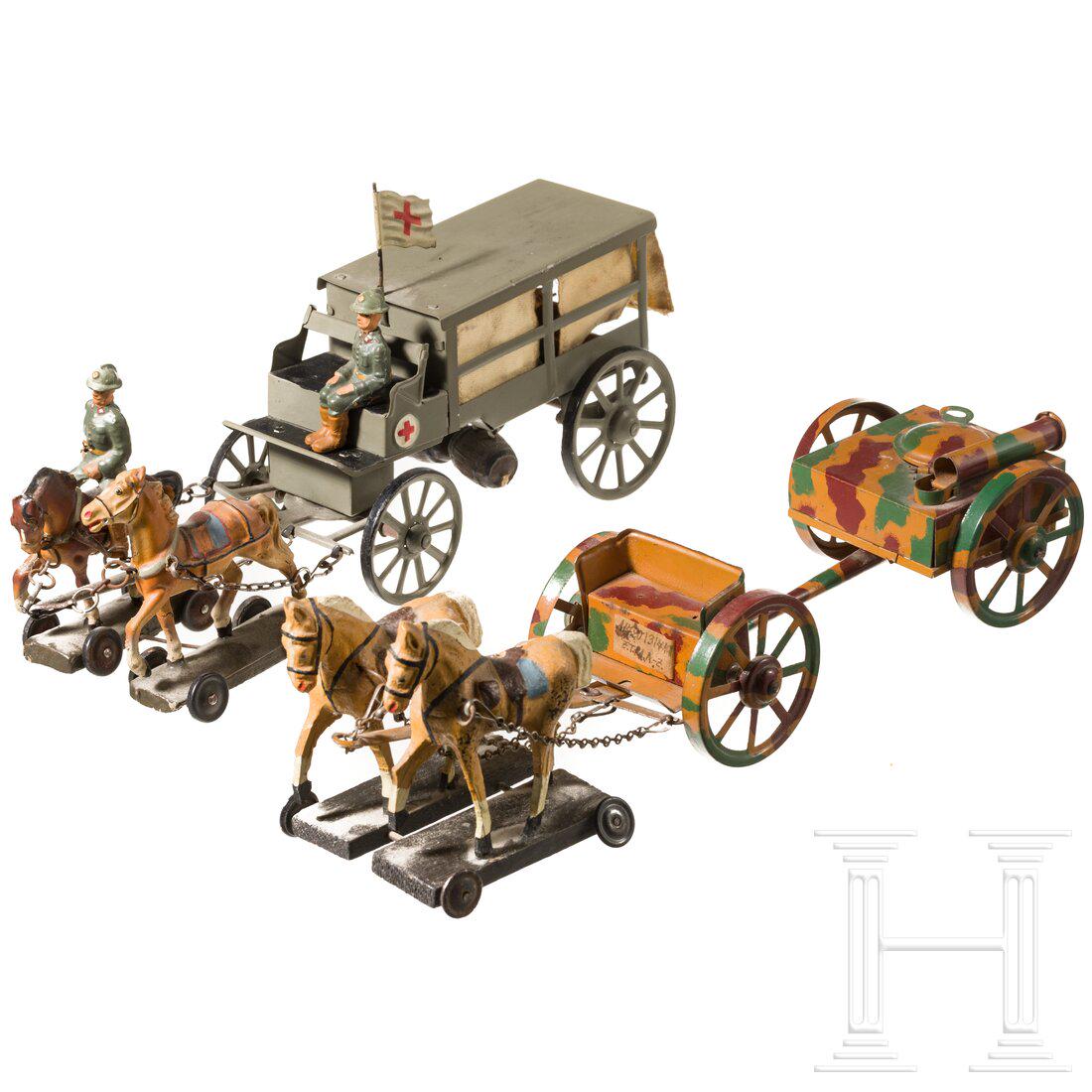 A Lineol Medical Wagon 160/K2 with four Italian soldiers and a Goeso field kitchen with horses: A Lineol Medical Wagon 160/K2 with four Italian soldiers and a Goeso field kitchen with horsesLineol/GÃ¶so, Blech-MasseausfÃ¼hrung, 6 cm-Serie, 30er Jahre. Ein SanitÃ¤tswagen-Gespann 160/K2, hel