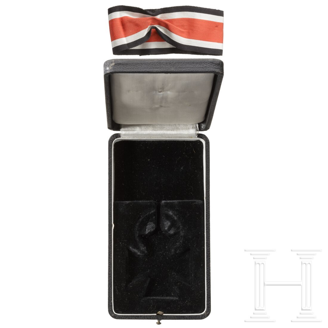 General Siegfried Westphal - a case for his Knight's Cross: General Siegfried Westphal - a case for his Knight's CrossDas Etui mit schwarzem Lederimitatbezug, abgerundeten Ecken, magnetischem Scharnier und pilzfÃ¶rmigem, nicht magnetischem DrÃ¼cker, schwar