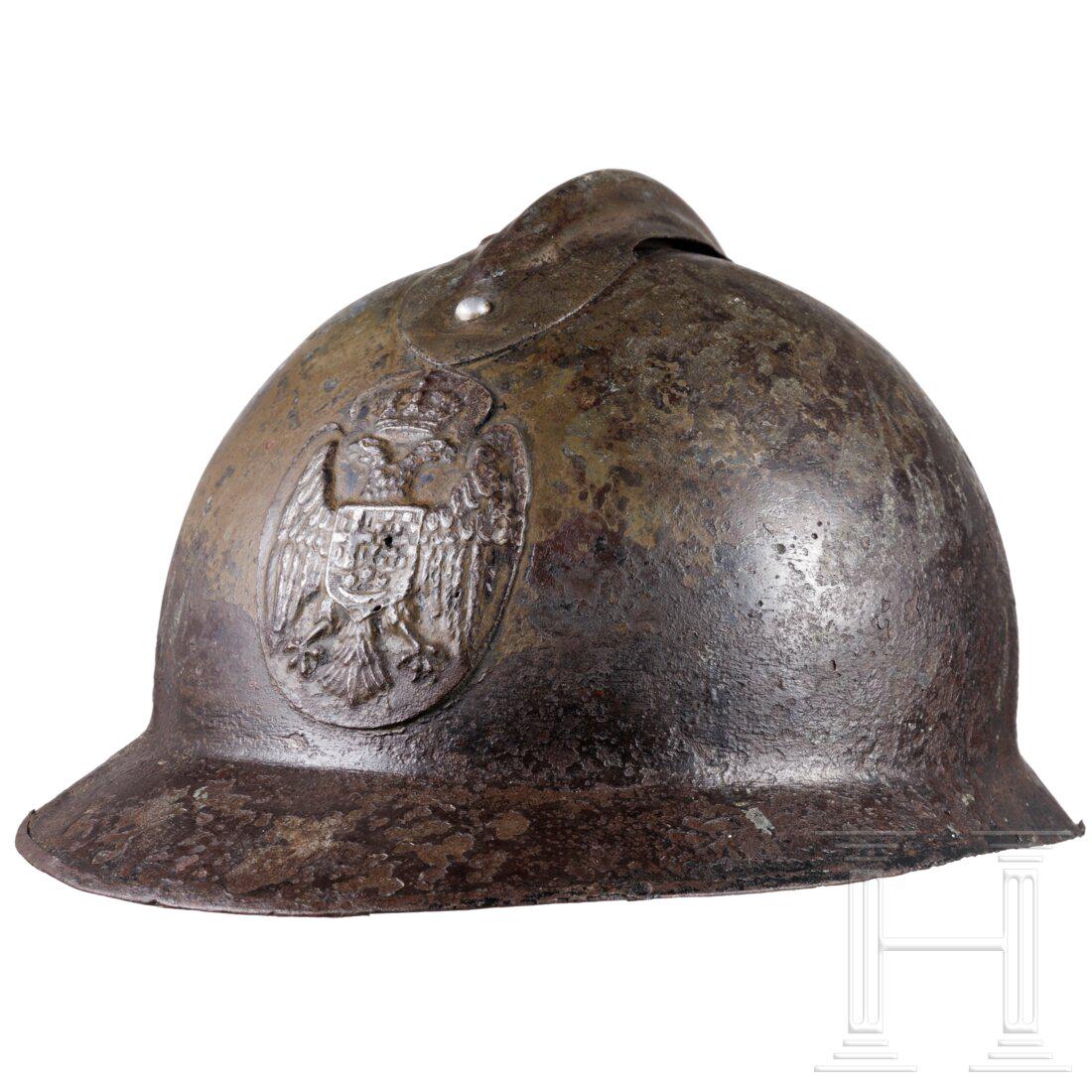 A Serbian "Adrian" helmet M 26: A Serbian "Adrian" helmet M 26Einteilige Glocke mit aufgesetztem VerstÃ¤rkungskamm und schauseitig aufgelegtem serbischen Doppeladler, die olivbraune Lackierung nur noch in Resten vorhanden. GrÃ¶�