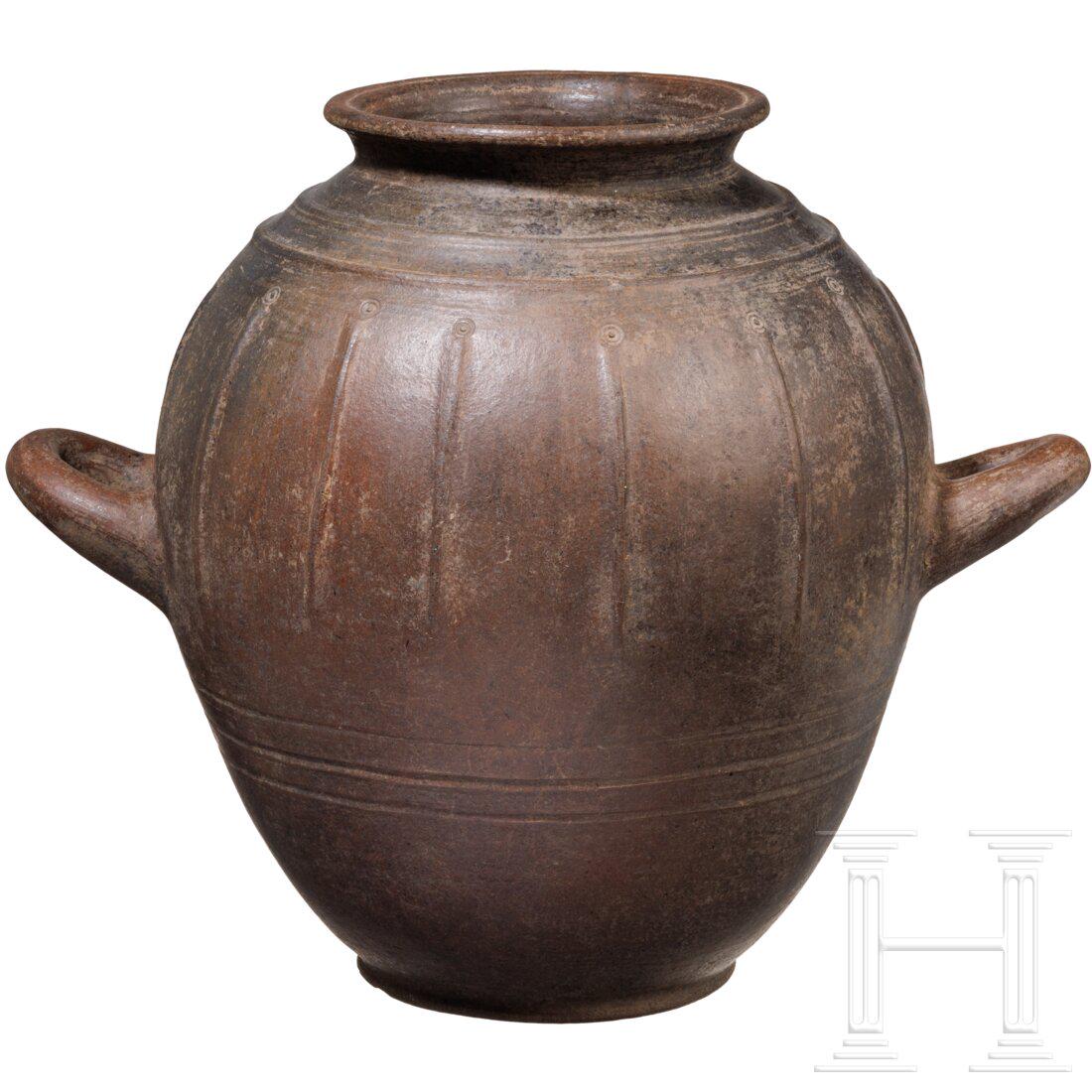 An Etruscan stamnos, 7th century B.C. (1 of 4)