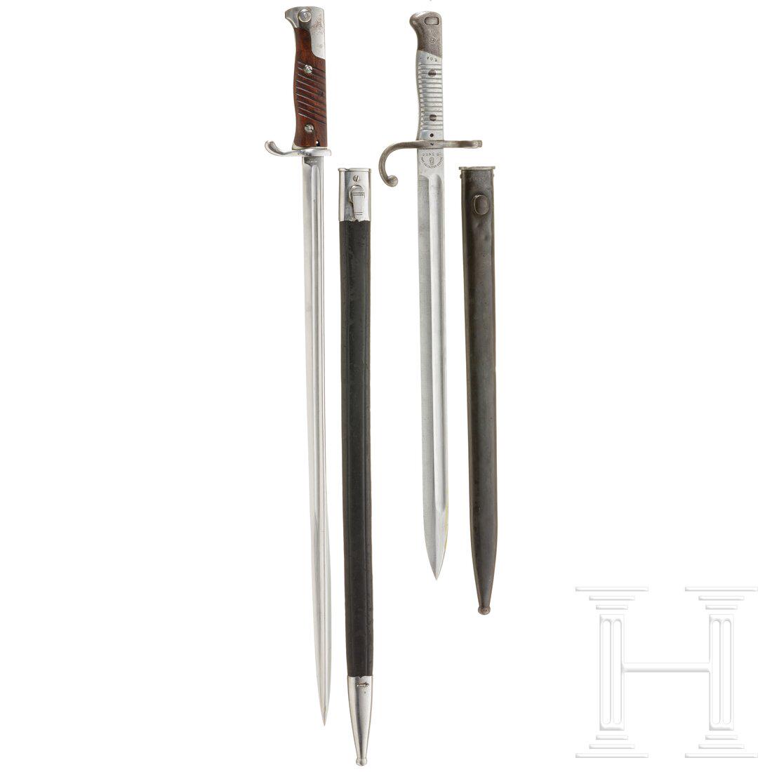 Two South American Mauser bayonets: Two South American Mauser bayonetsArgentinisches Bajonett M 1891 mit blanker Klinge, gemarkt "Weyersberg Kirschbaum & Co. Solingen", Modellbezeichnung und "S 3406", EisengefÃ¤ÃŸ mit Leichtmetallgr
