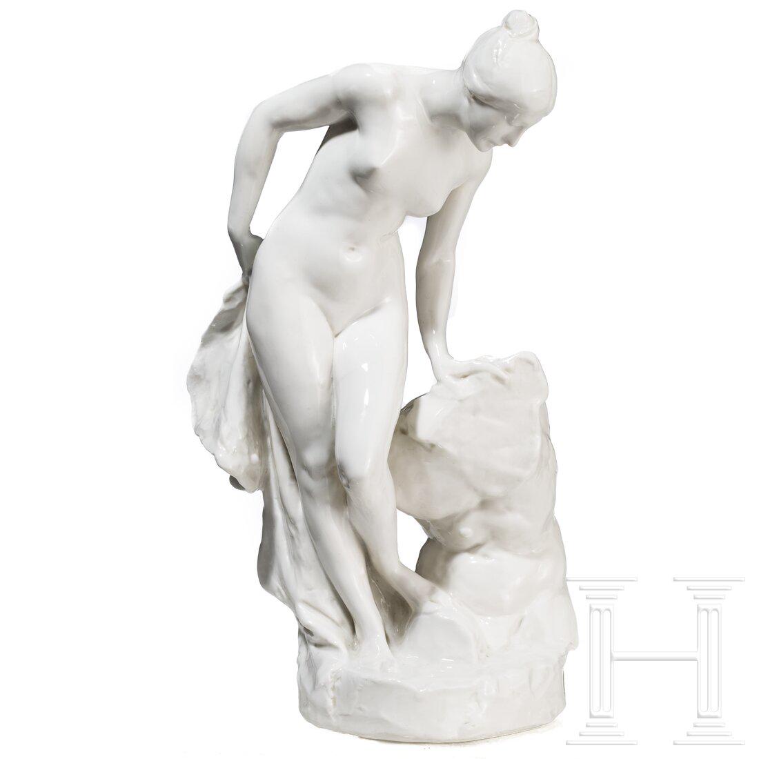 A female porcelain nude, Schwarzburger WerkstÃ¤tten, circa 1920: A female porcelain nude, Schwarzburger WerkstÃ¤tten, circa 1920Porzellan, weiÃŸ glasiert. Auf einem Felssockel. Sich auf einen stilisierten MÃ¤nner-Torso stÃ¼tzender weiblicher Akt. Unterseite