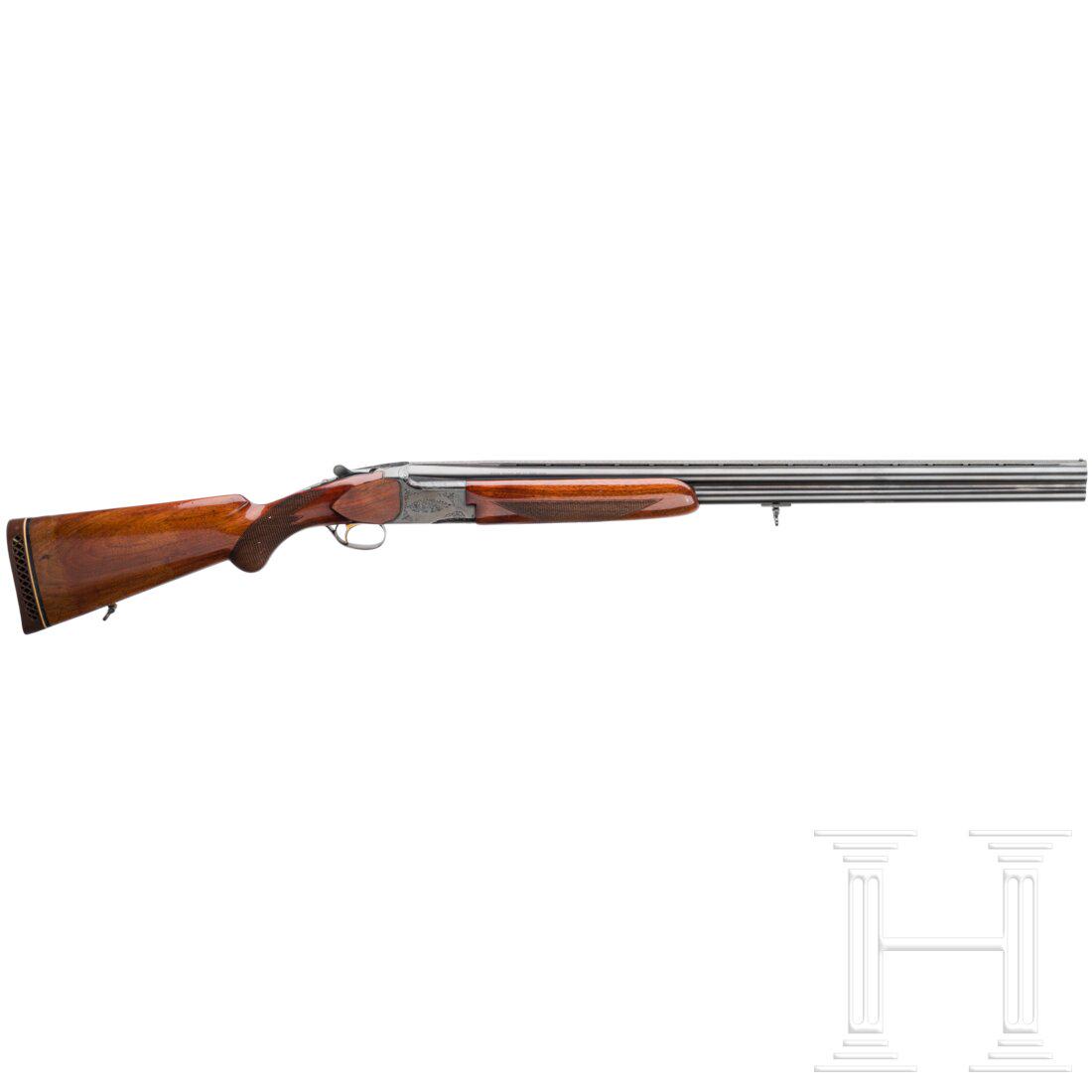 An over and under shotgun, AnschÃ¼tz Miroku: An over and under shotgun, AnschÃ¼tz MirokuCal. 12/70, SN. 396076, Nummerngleich. Blanke LÃ¤ufe mit ventilierter Schiene, LÃ¤nge 71 cm, Beschuss 1969. Ejektor. Einabzug. Kolbenhalssicherung mit 