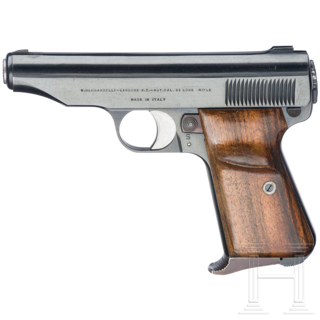 Bernardelli Mod. 1950, a service training gun: Bernardelli Mod. 1950, a service training gunCal. .22lr, SN. 4562, nummerngleich. Blanker Lauf, LÃ¤nge 90 mm. ZehnschÃ¼ssig. Beschuss 1955. Links am Verschluss Firmierung und Kaliber. VollstÃ¤nd