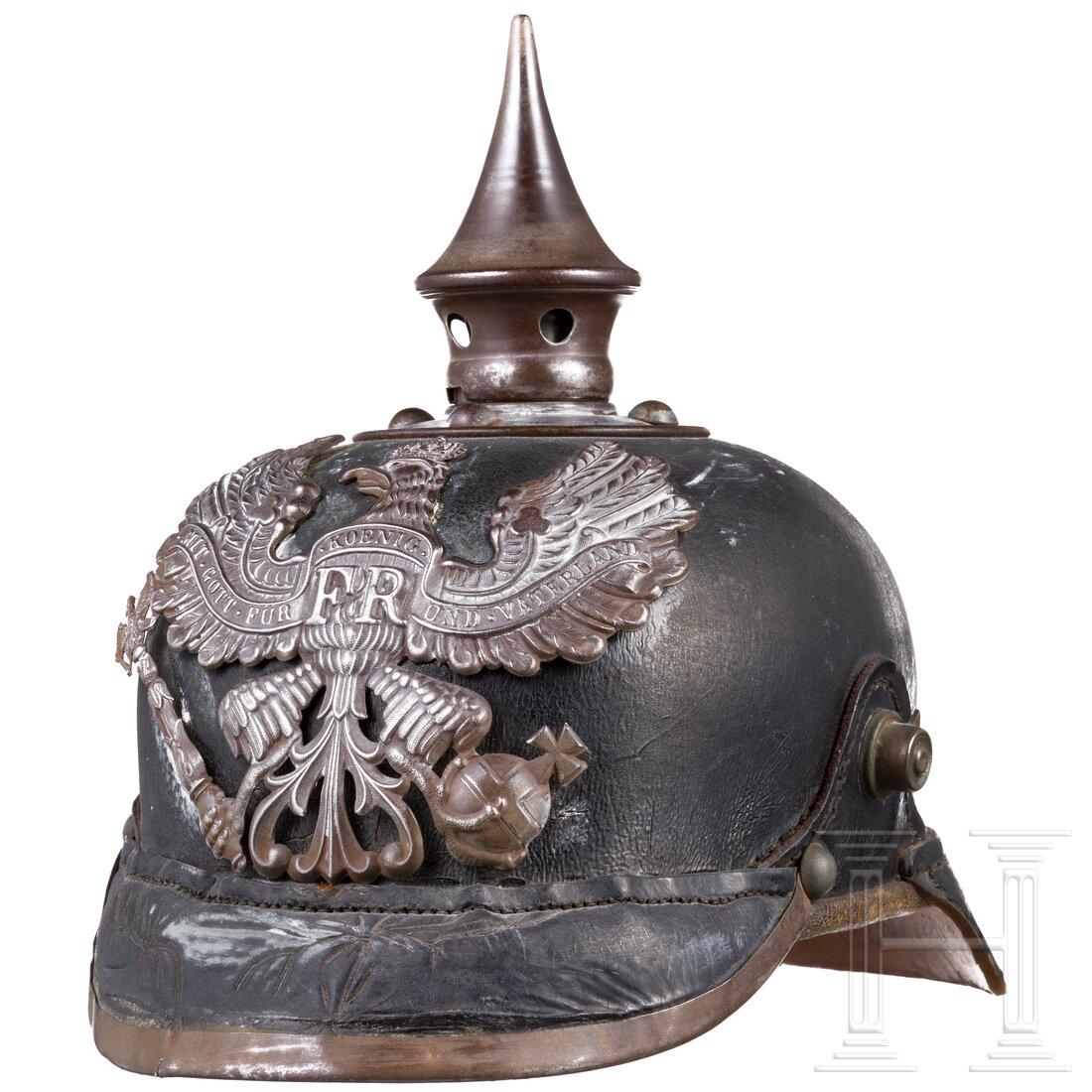 A helmet for enlisted men of the line infantry, circa 1905: A helmet for enlisted men of the line infantry, circa 1905KammerstÃ¼ck. Gute, etwas geschrumpfte Lederglocke (Schirme teils verzogen, mit Runzeln, Farbabplatzer), EisenbeschlÃ¤ge (rostig, graue Fa